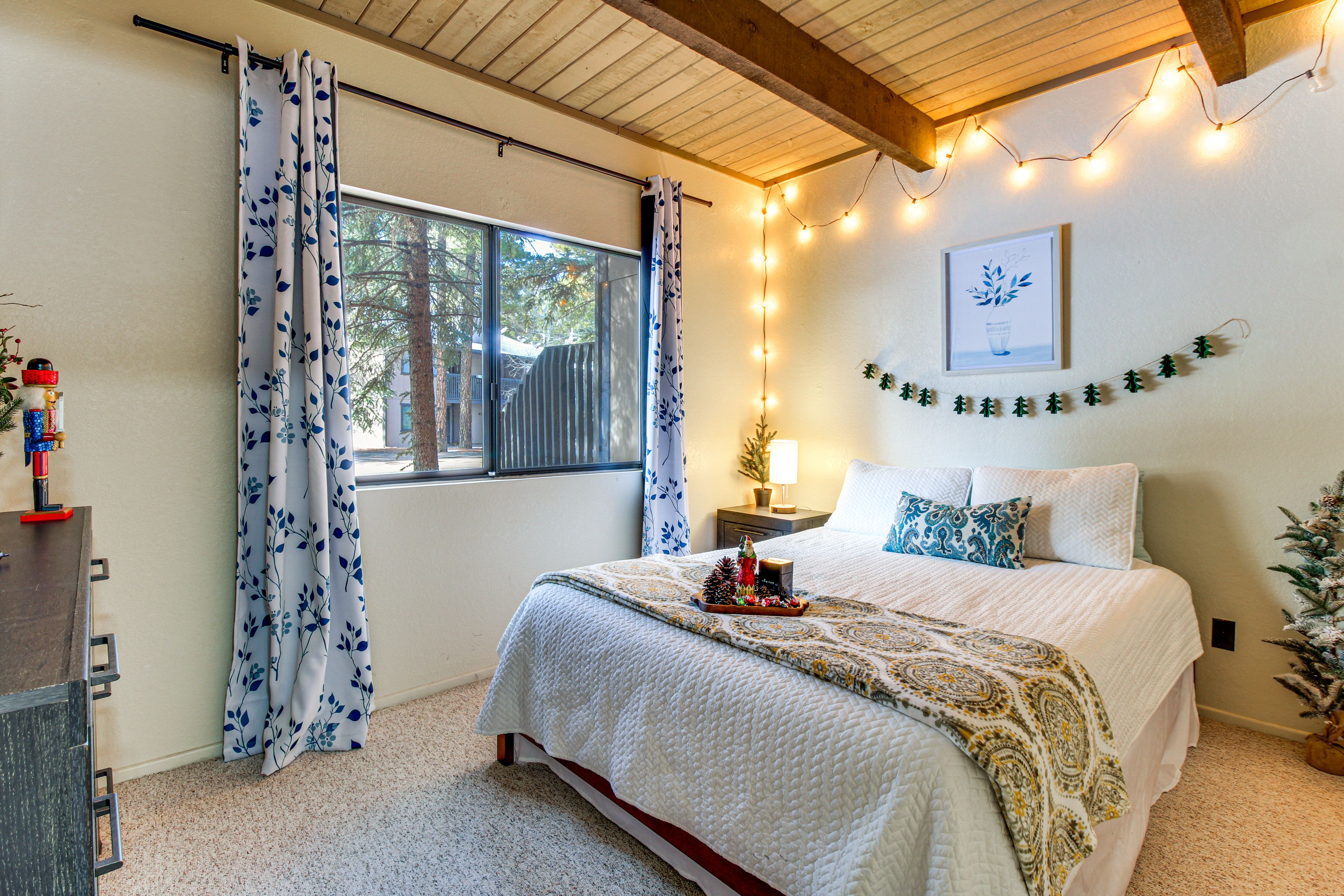 Bedroom 2 | Queen Bed