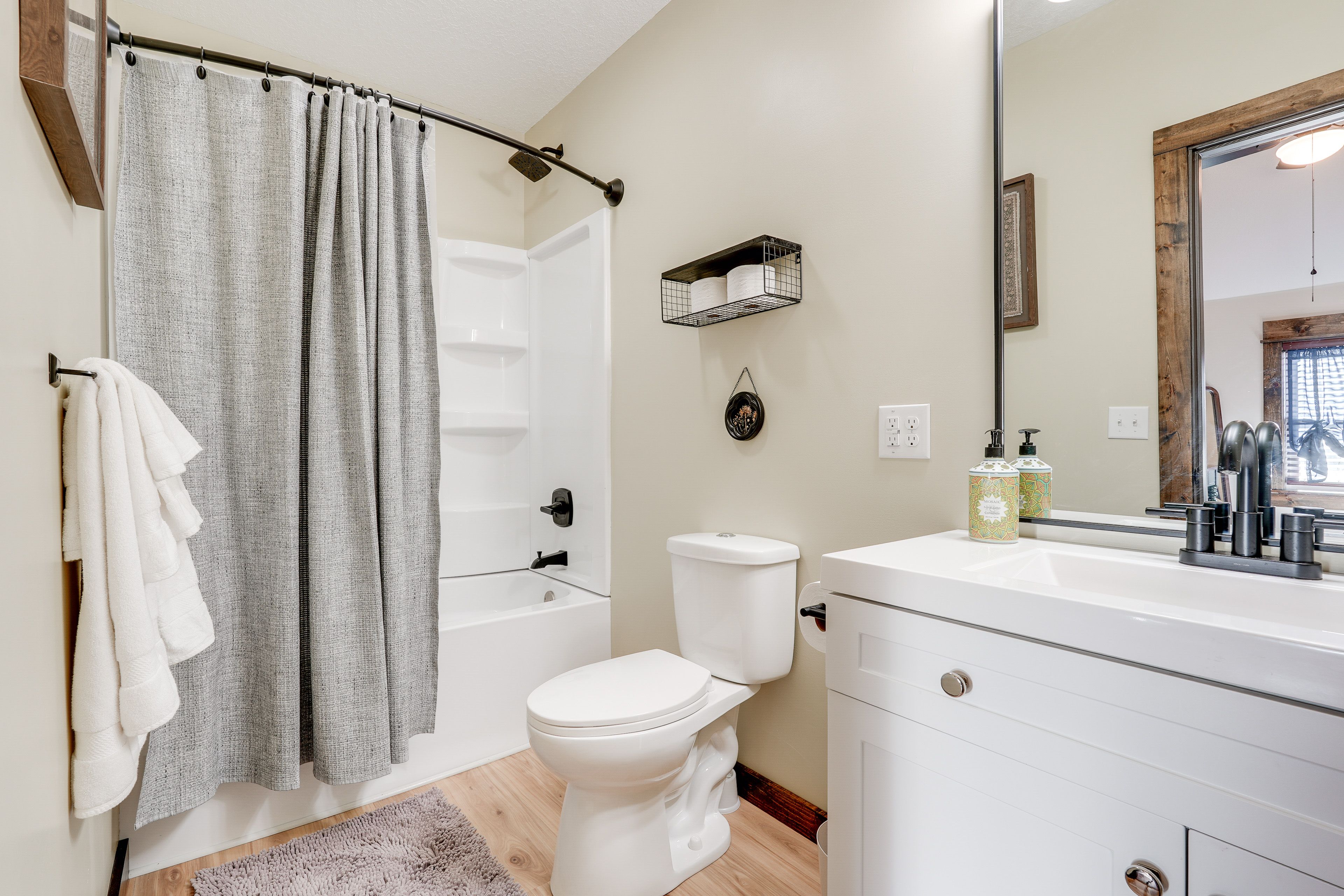 Full Bath | Towels | Hair Dryer | 1st Floor