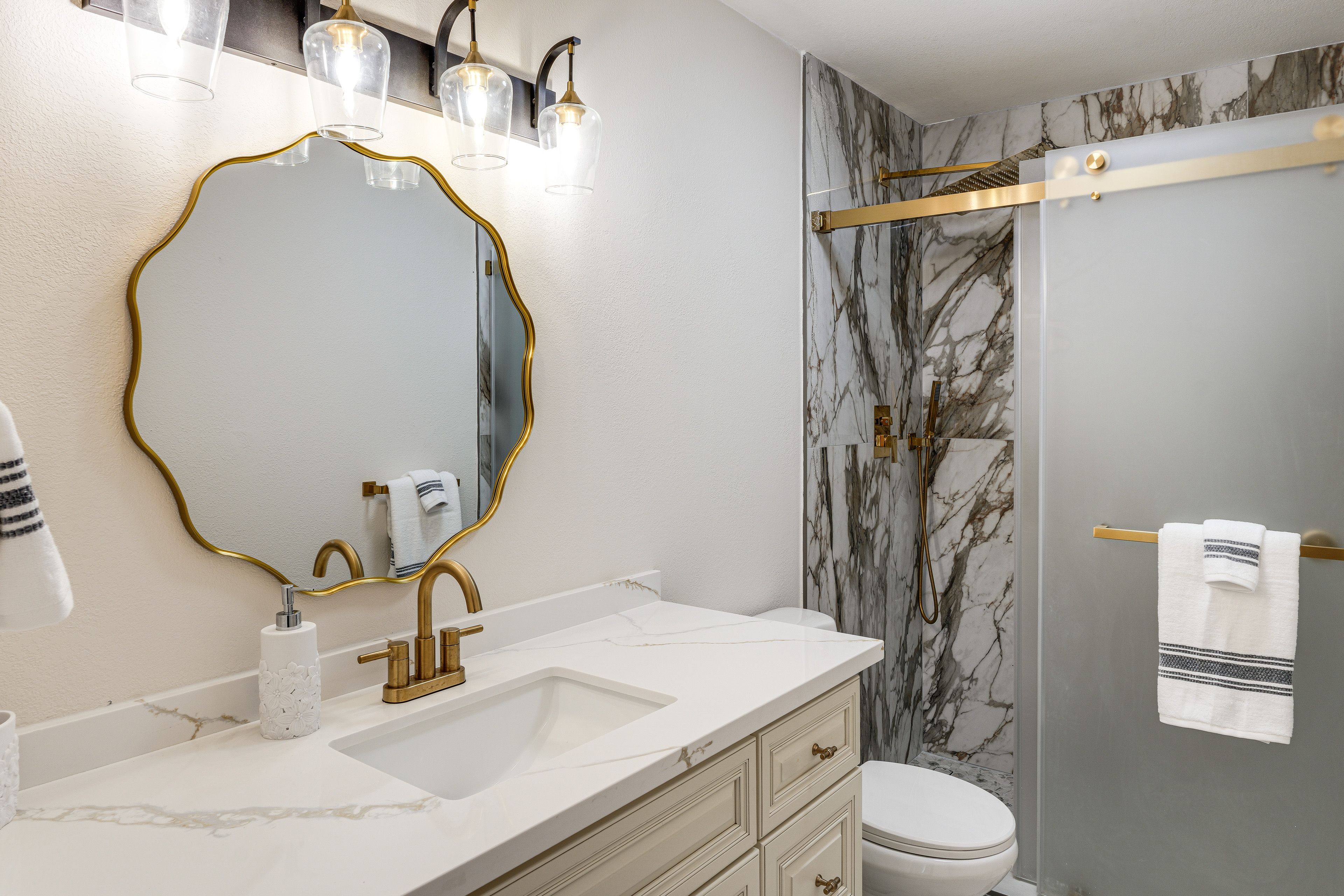 Bathroom | 2nd Floor