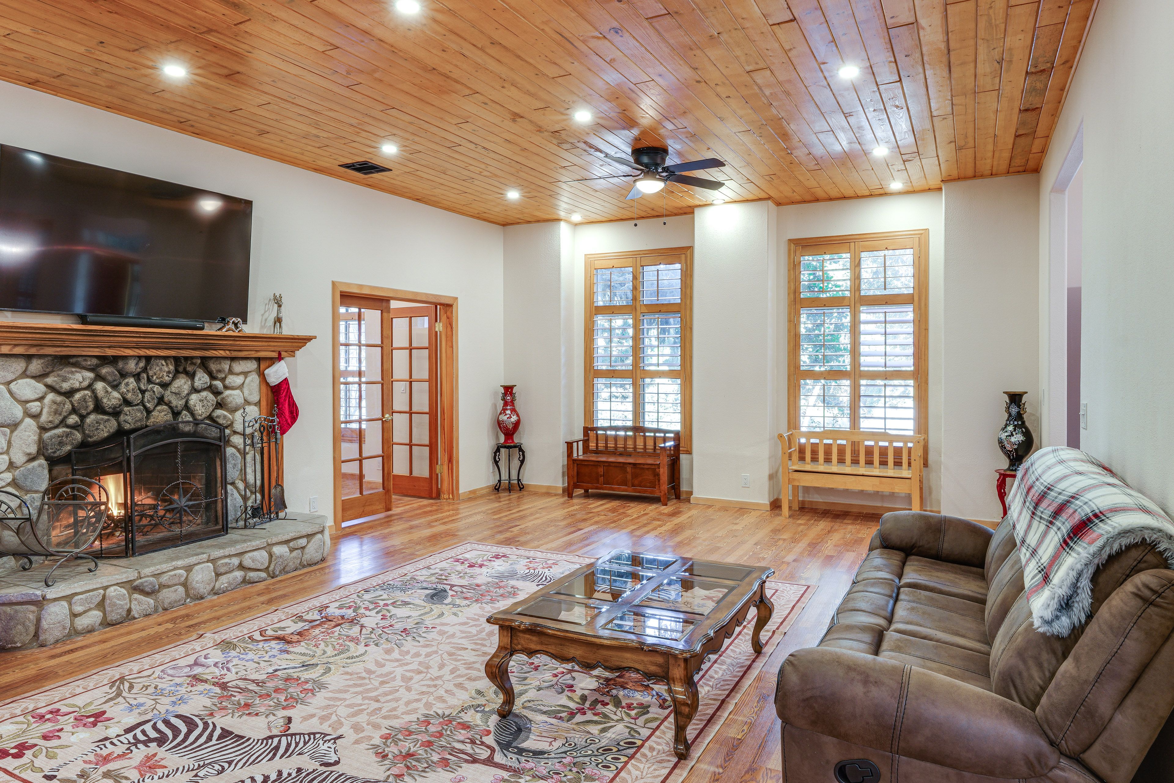 Living Room | Fireplace | Free WiFi | 1st Floor