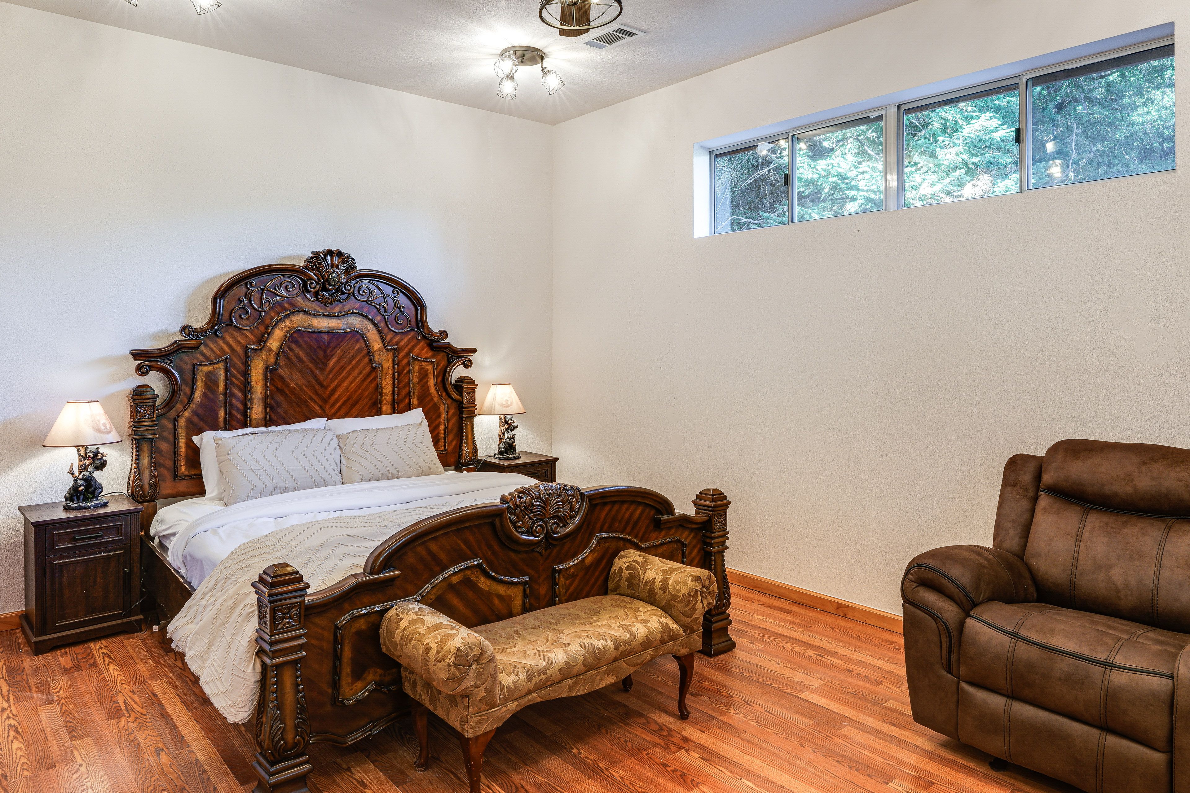 Bedroom 1 | Queen Bed | 1st Floor