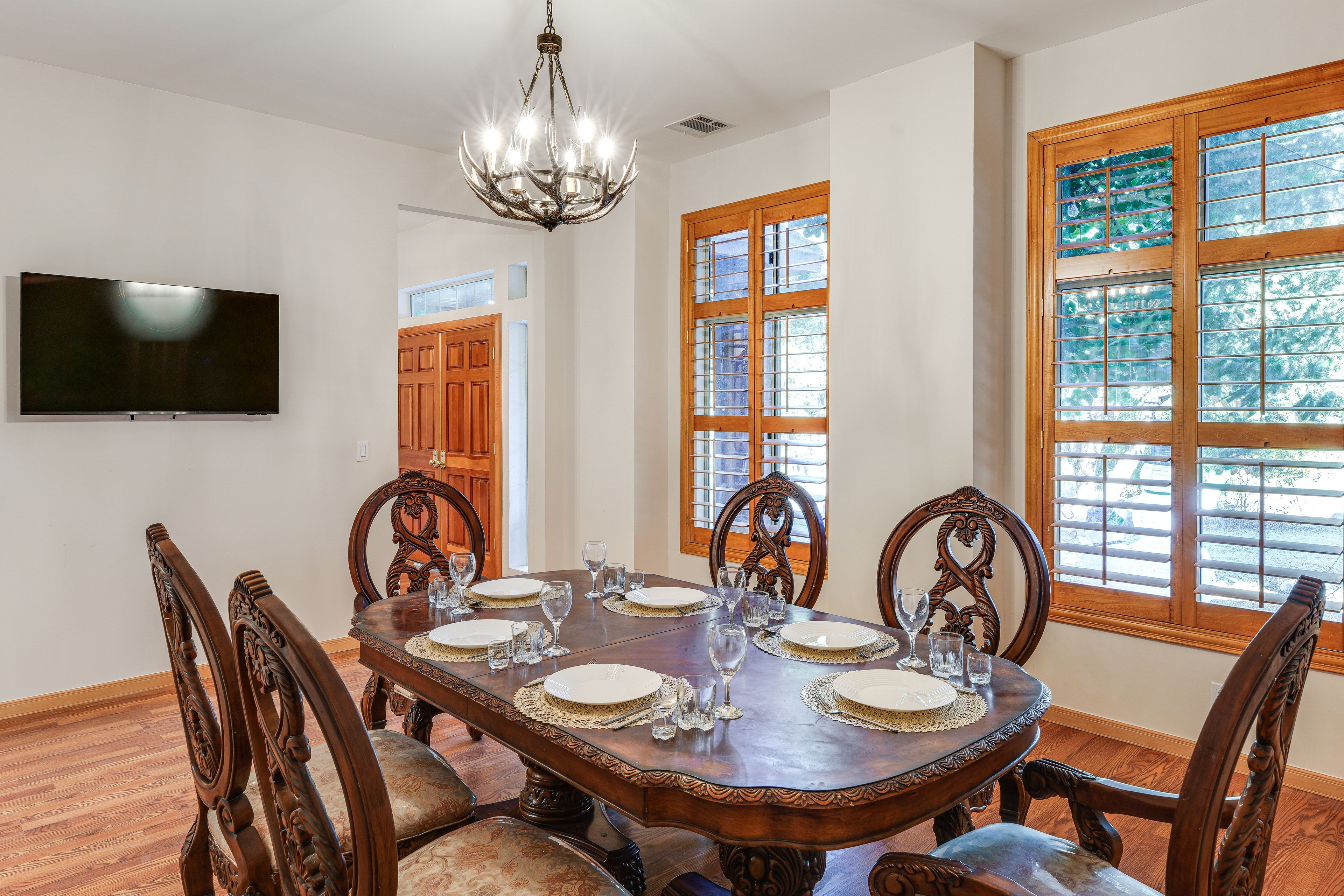 Dining Room | Smart TV | 1st Floor