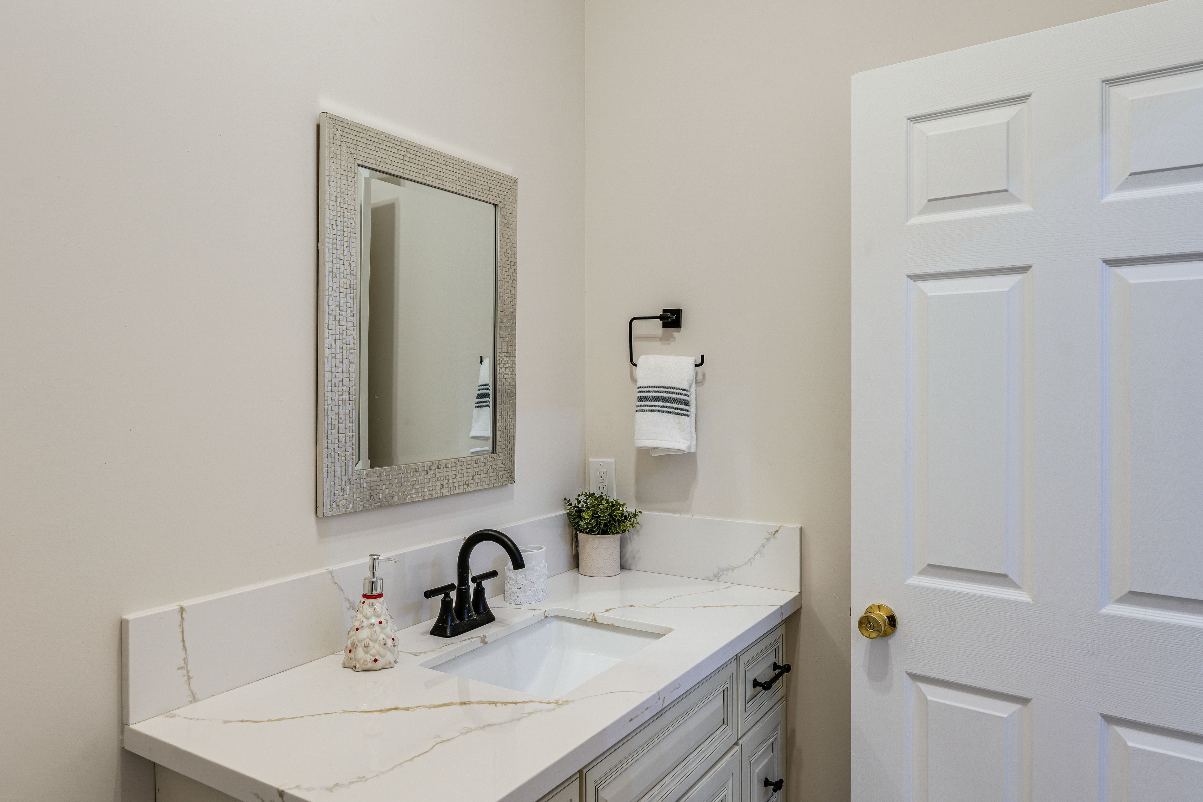 Bathroom | 1st Floor