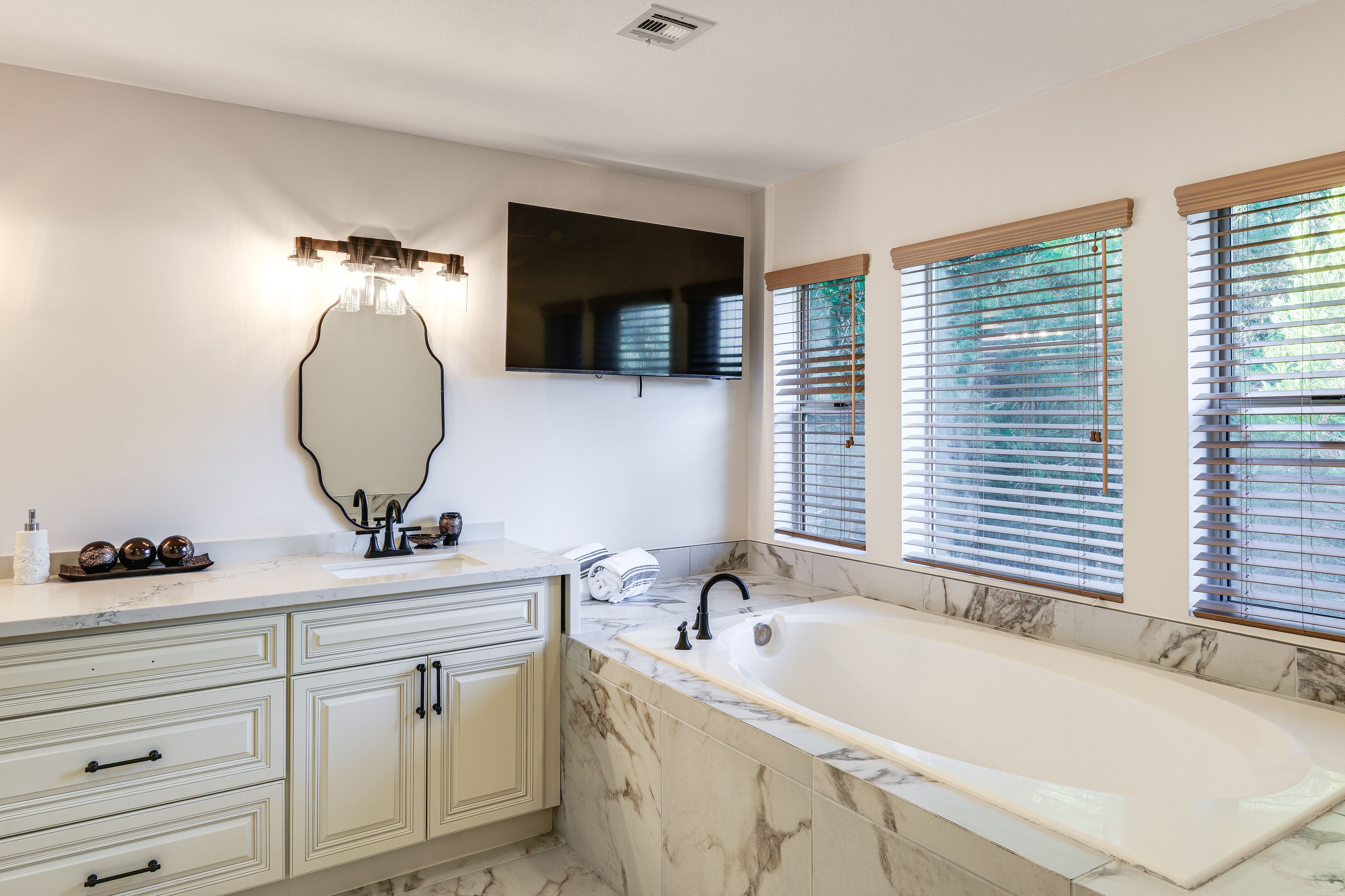 En-Suite Bathroom | Towels Provided | 2nd Floor