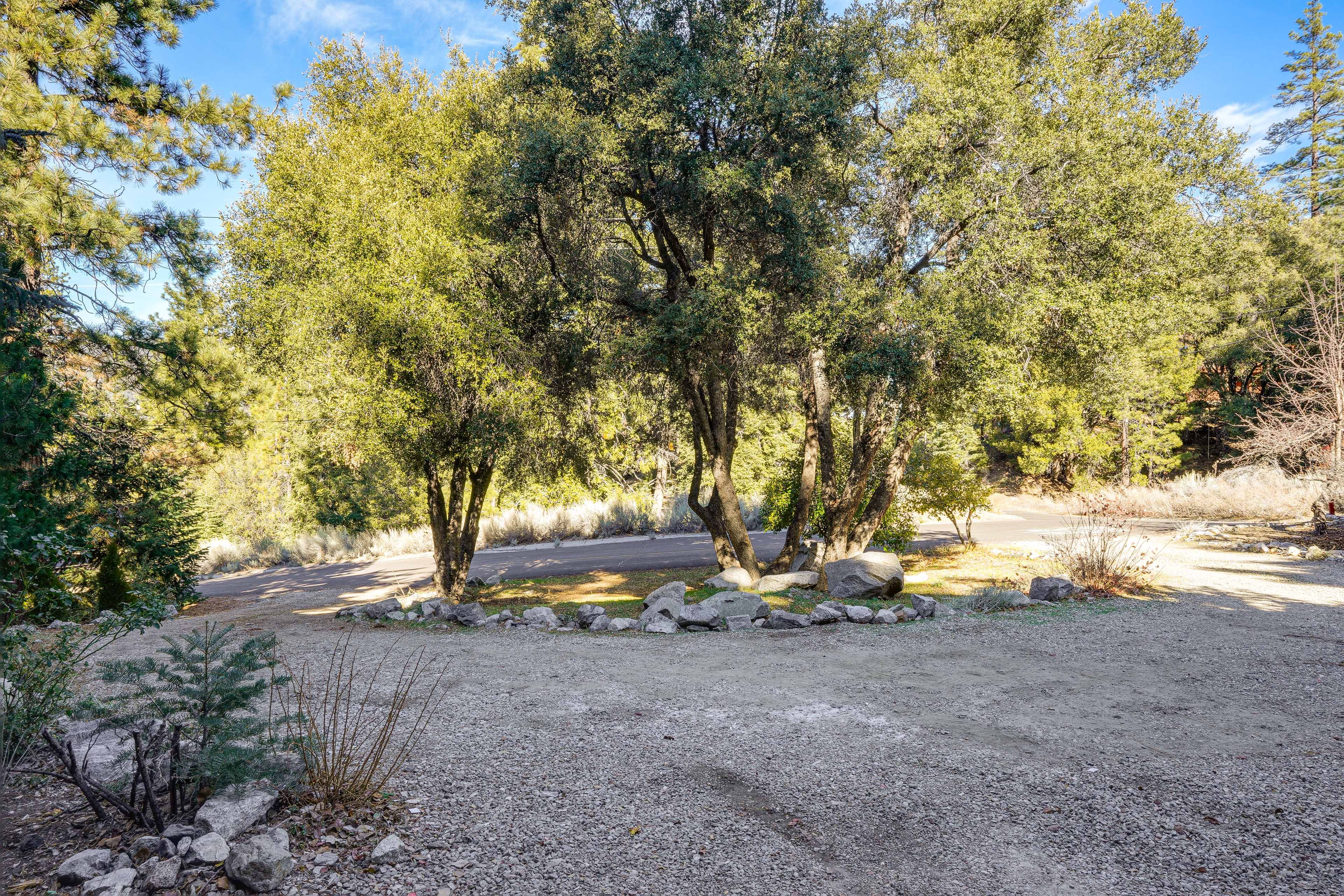 Parking | Driveway (6 Vehicles)