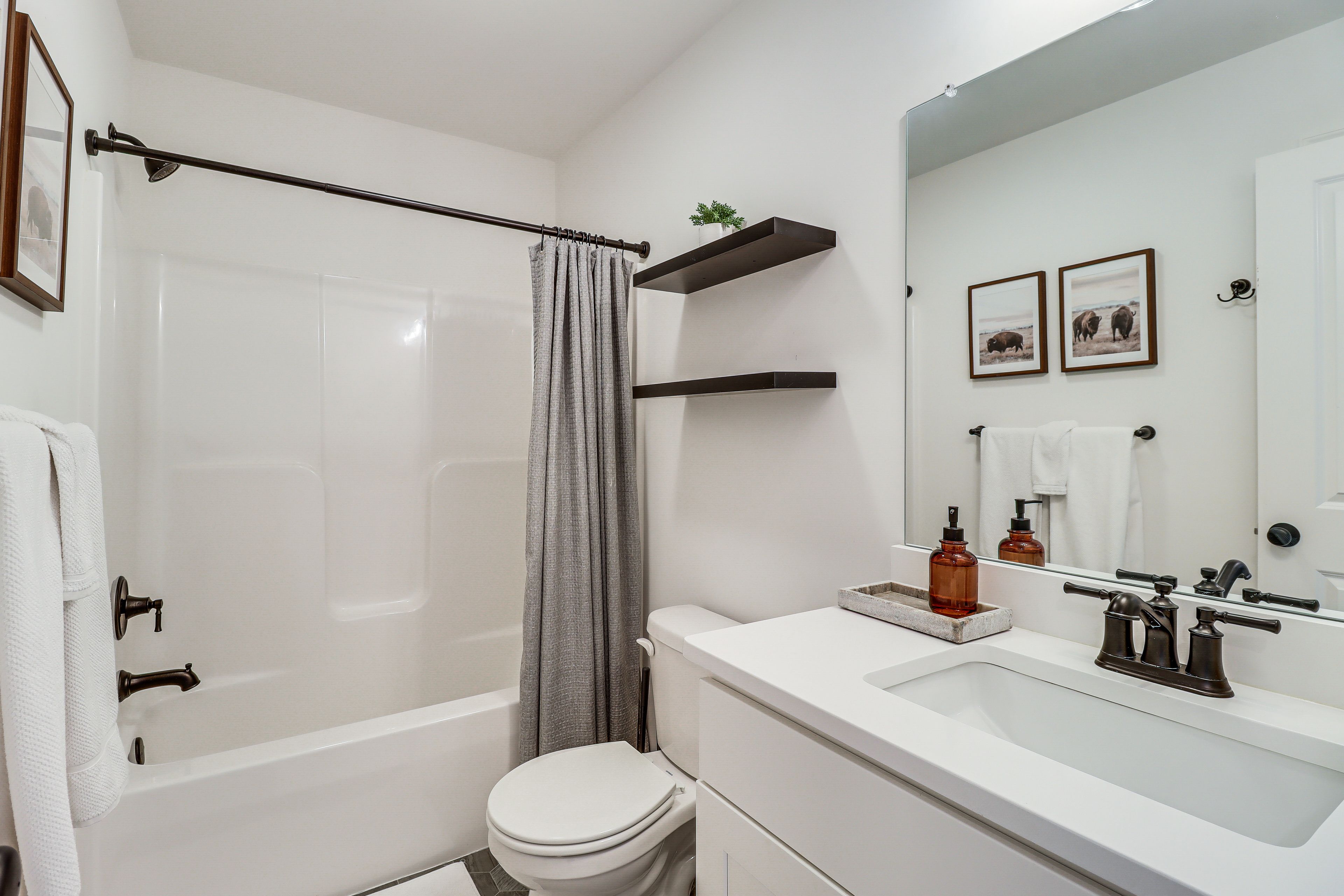 Bathroom | 2nd Floor