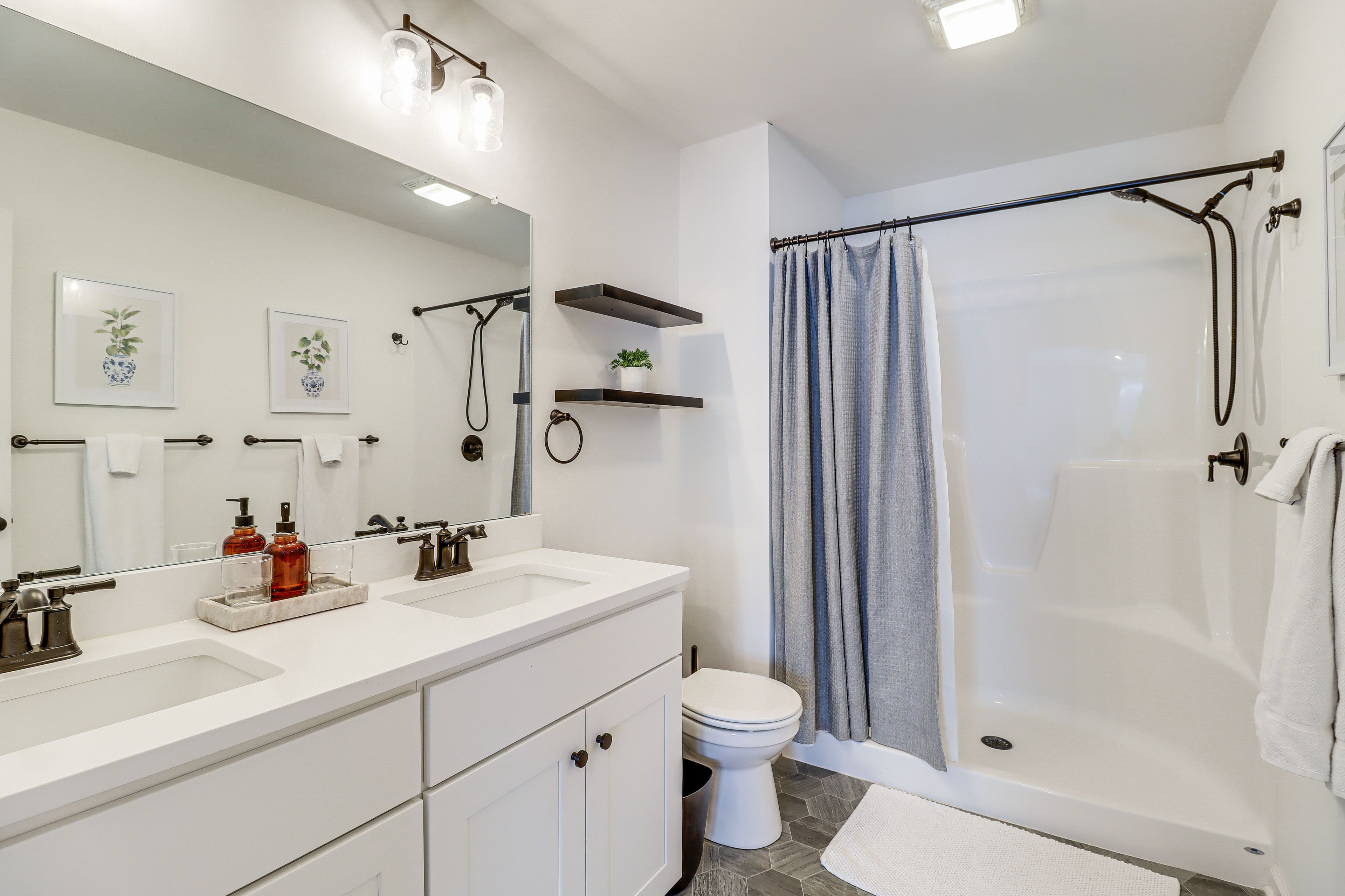 En-Suite Bathroom | 2nd Floor