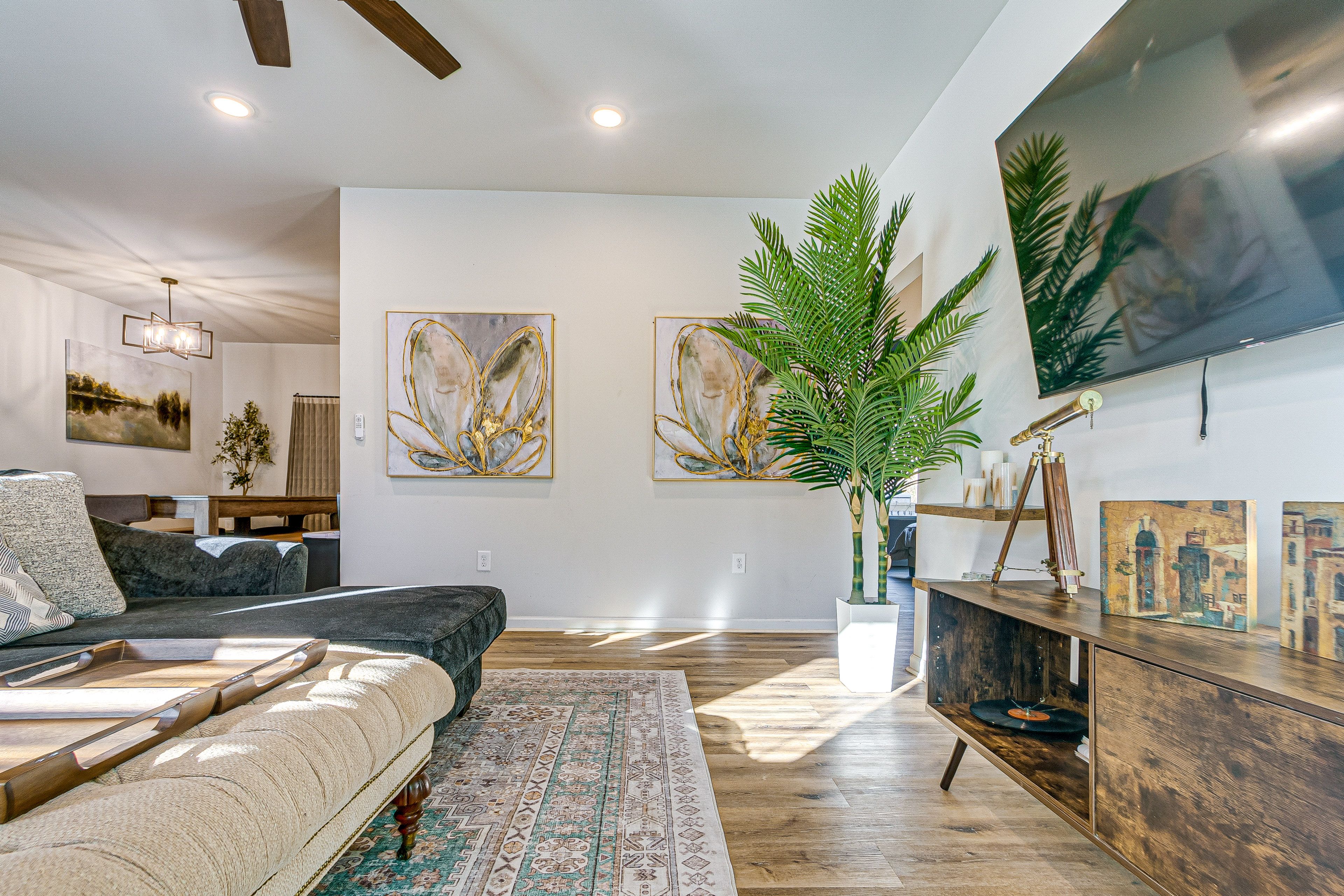 Living Room | Smart TV | Free WiFi