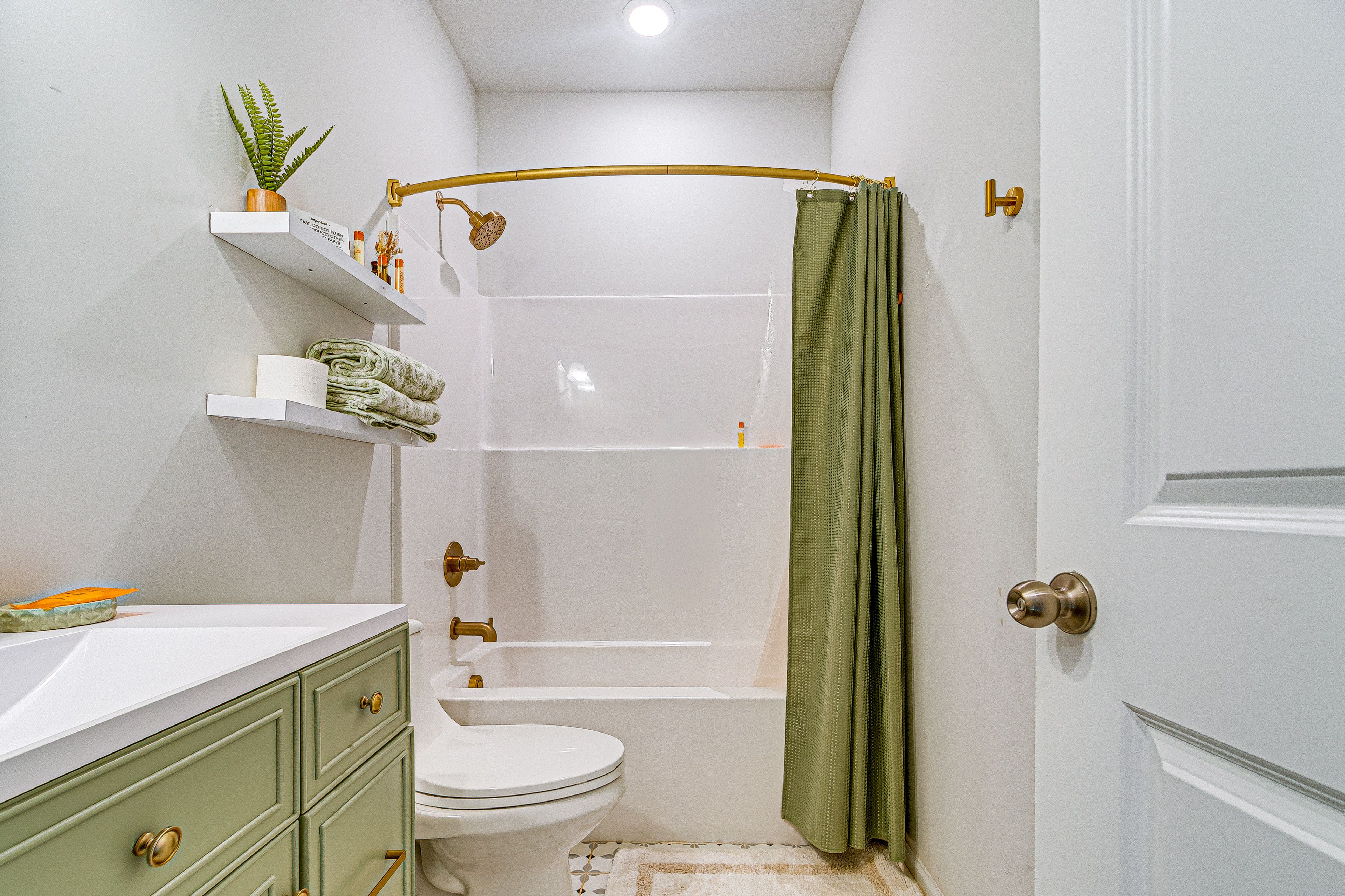 Full Bath | Towels | Hair Dryer