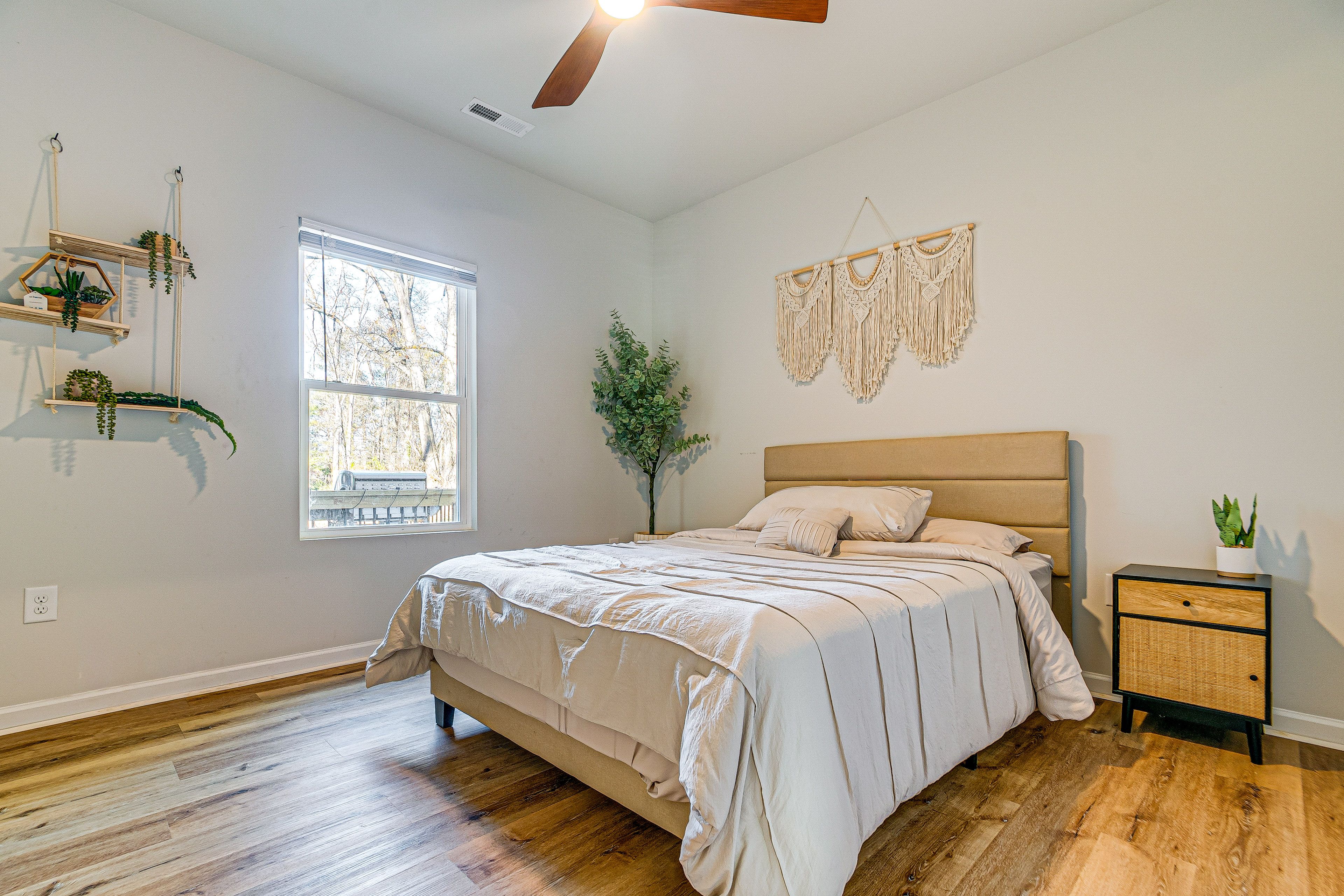 Bedroom 2 | Queen Bed