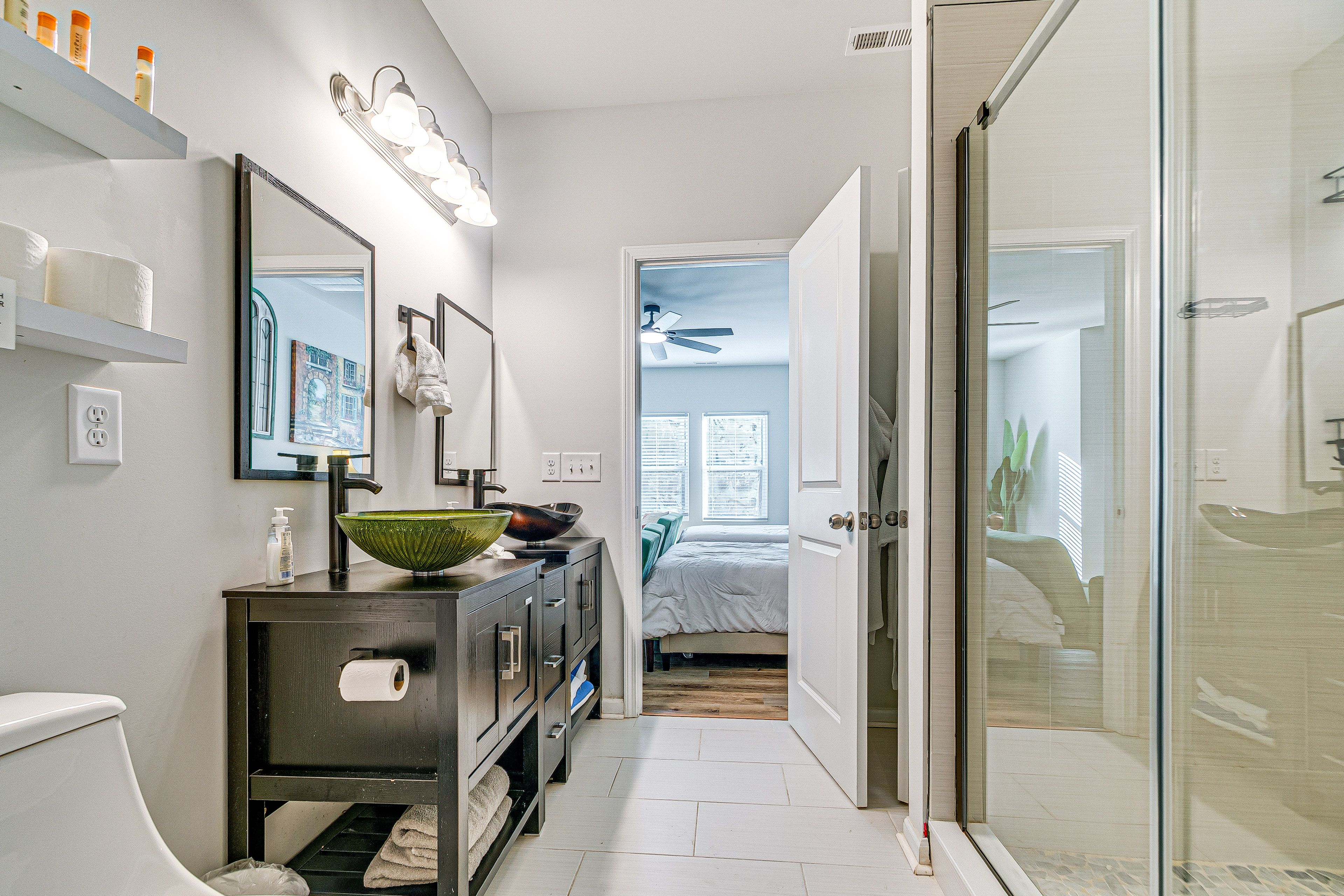 Full Bath | Soaking Tub