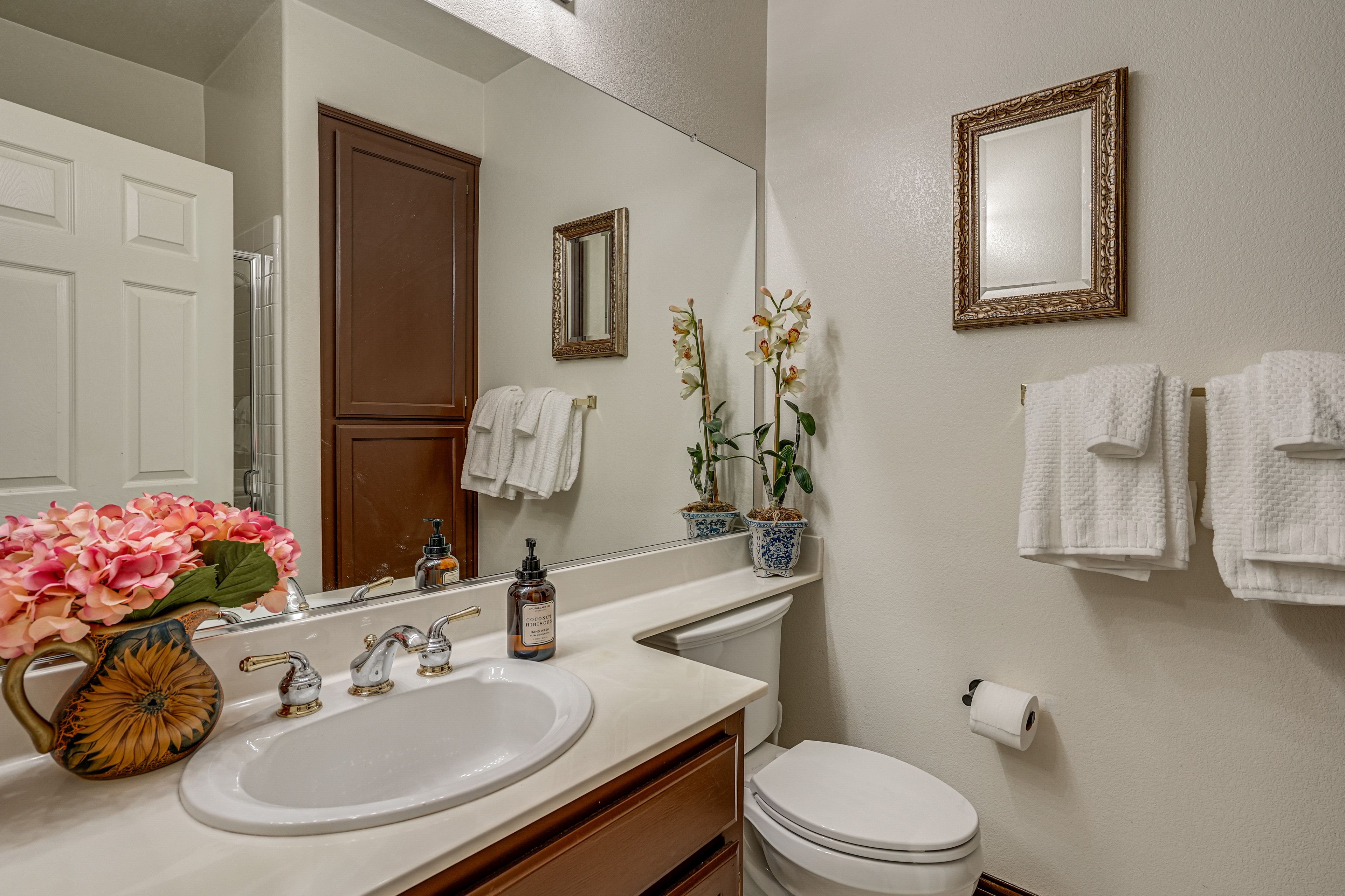 Full Bathroom | 1st Floor