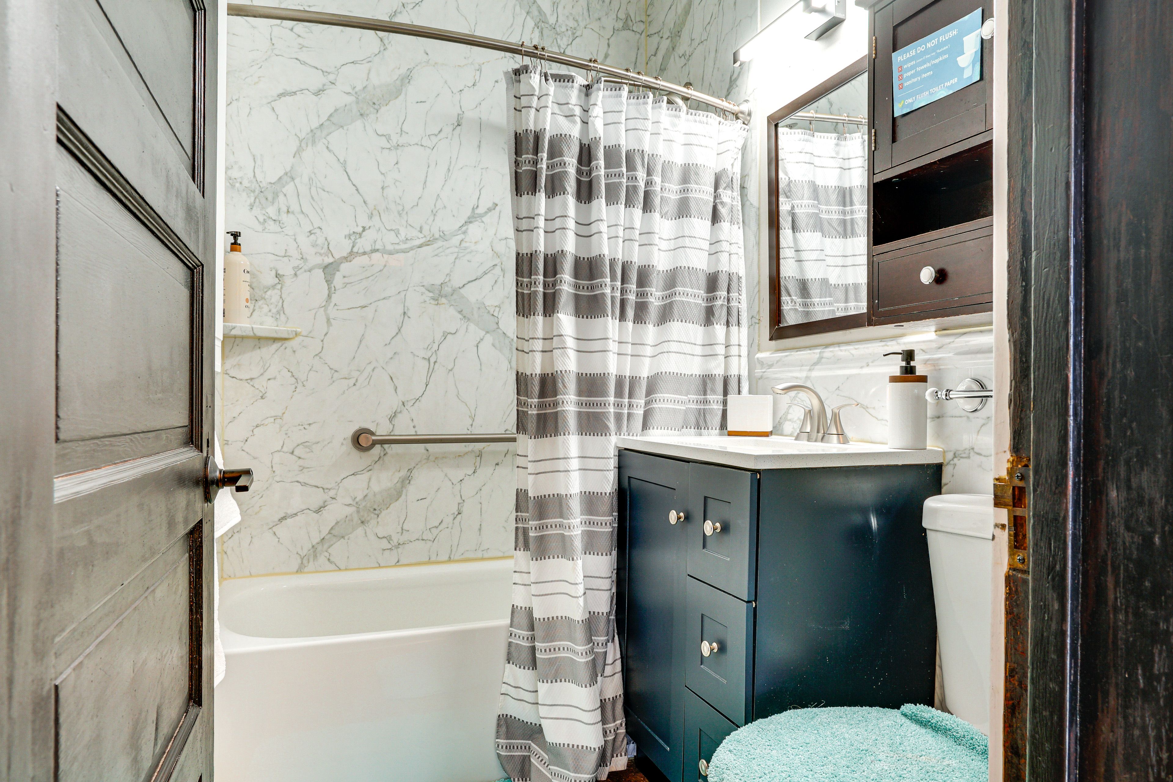 Bathroom | 2nd Floor