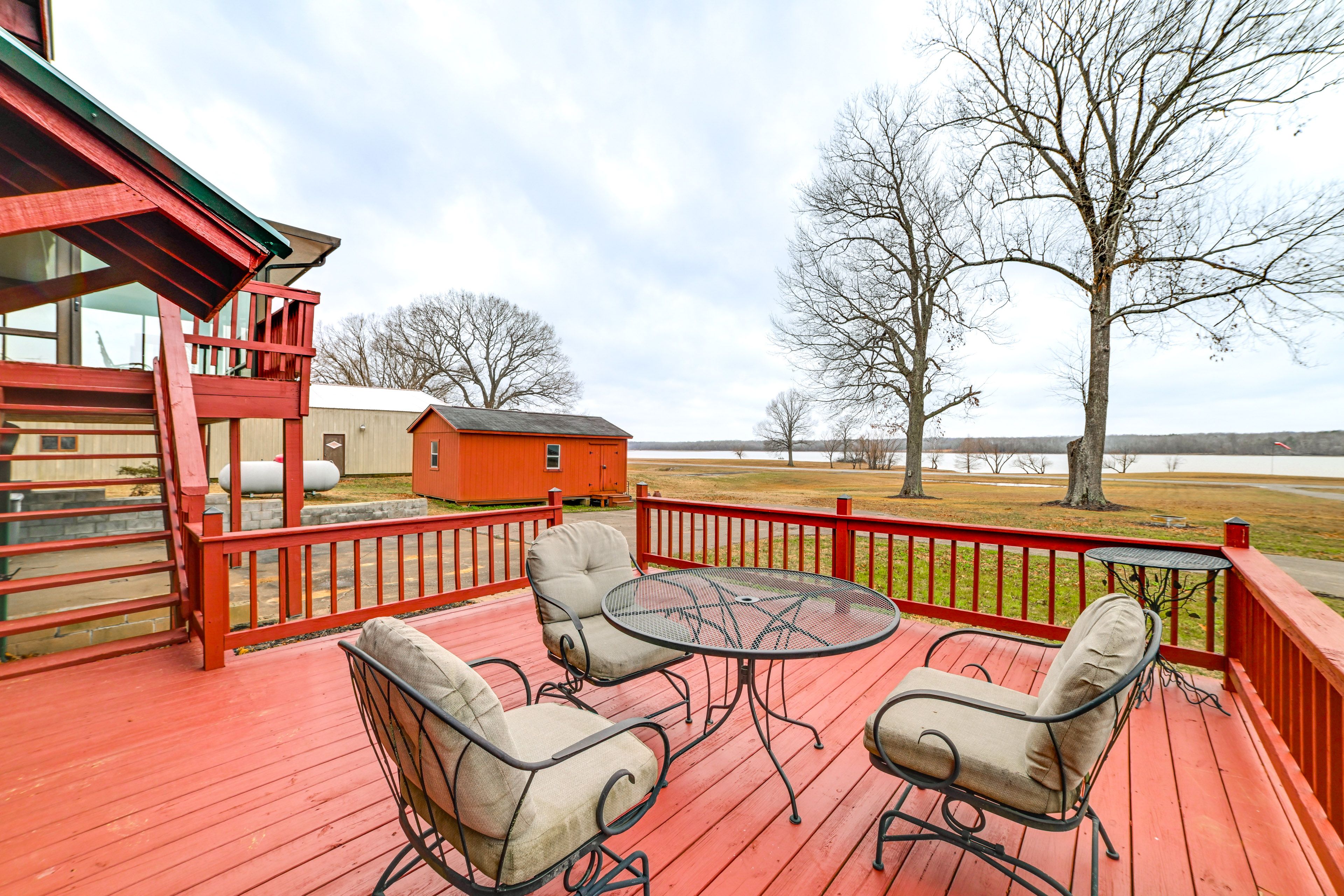 Rear Deck | Lake Views | Kayaks & Bikes Provided