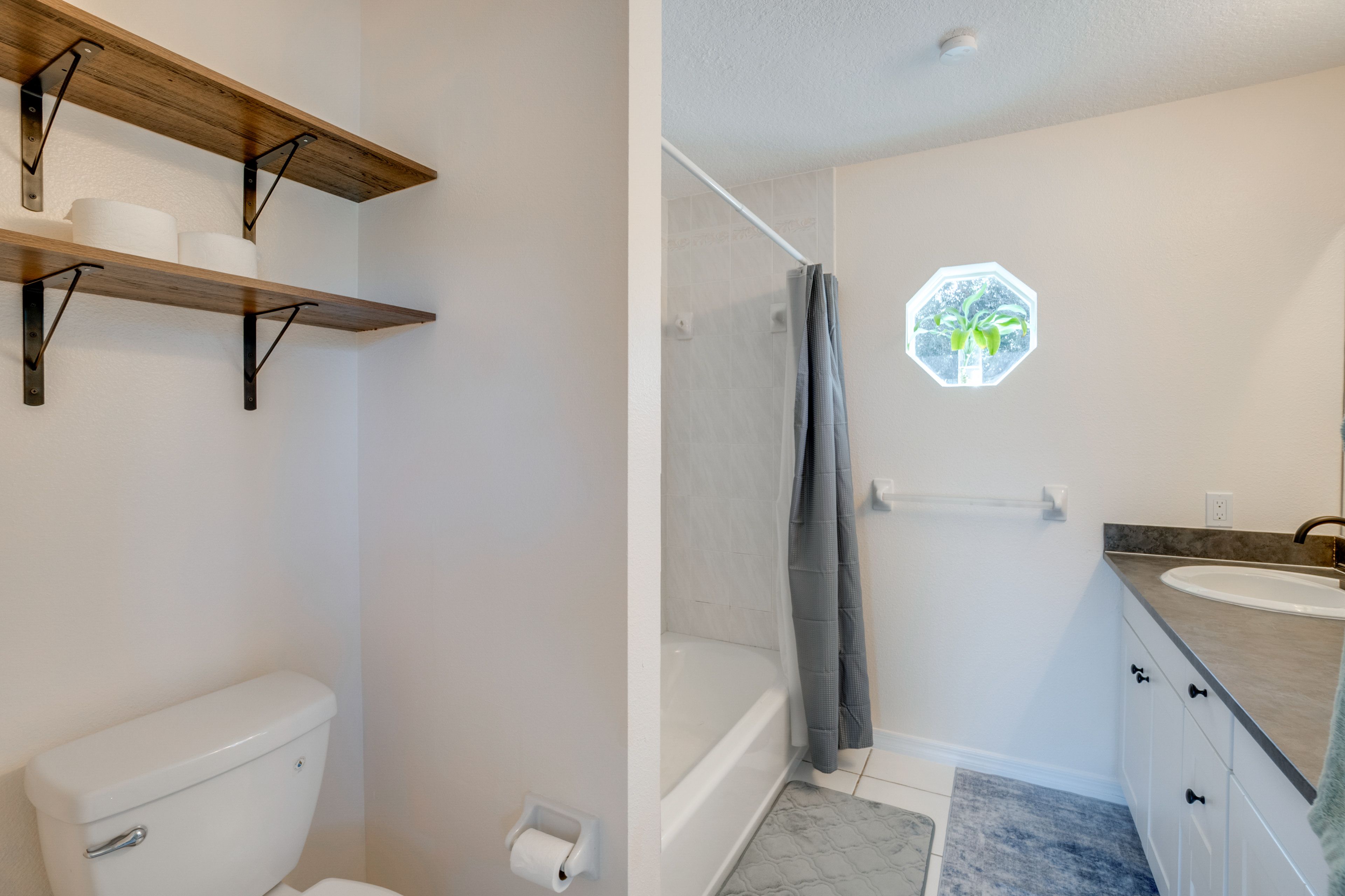 En-Suite Bathroom | Complimentary Toiletries