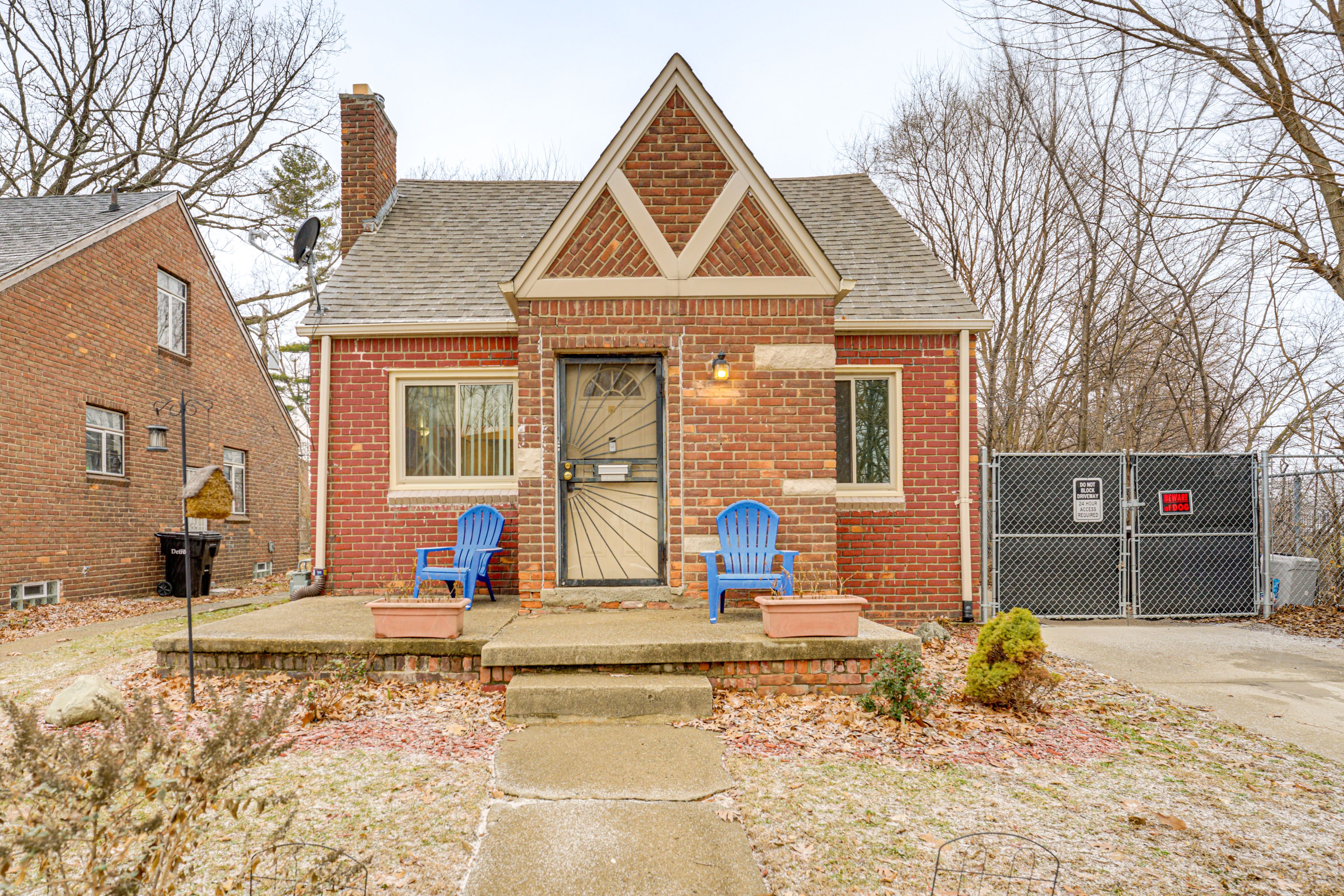 Exterior | 9-11 Mi to Downtown Detroit