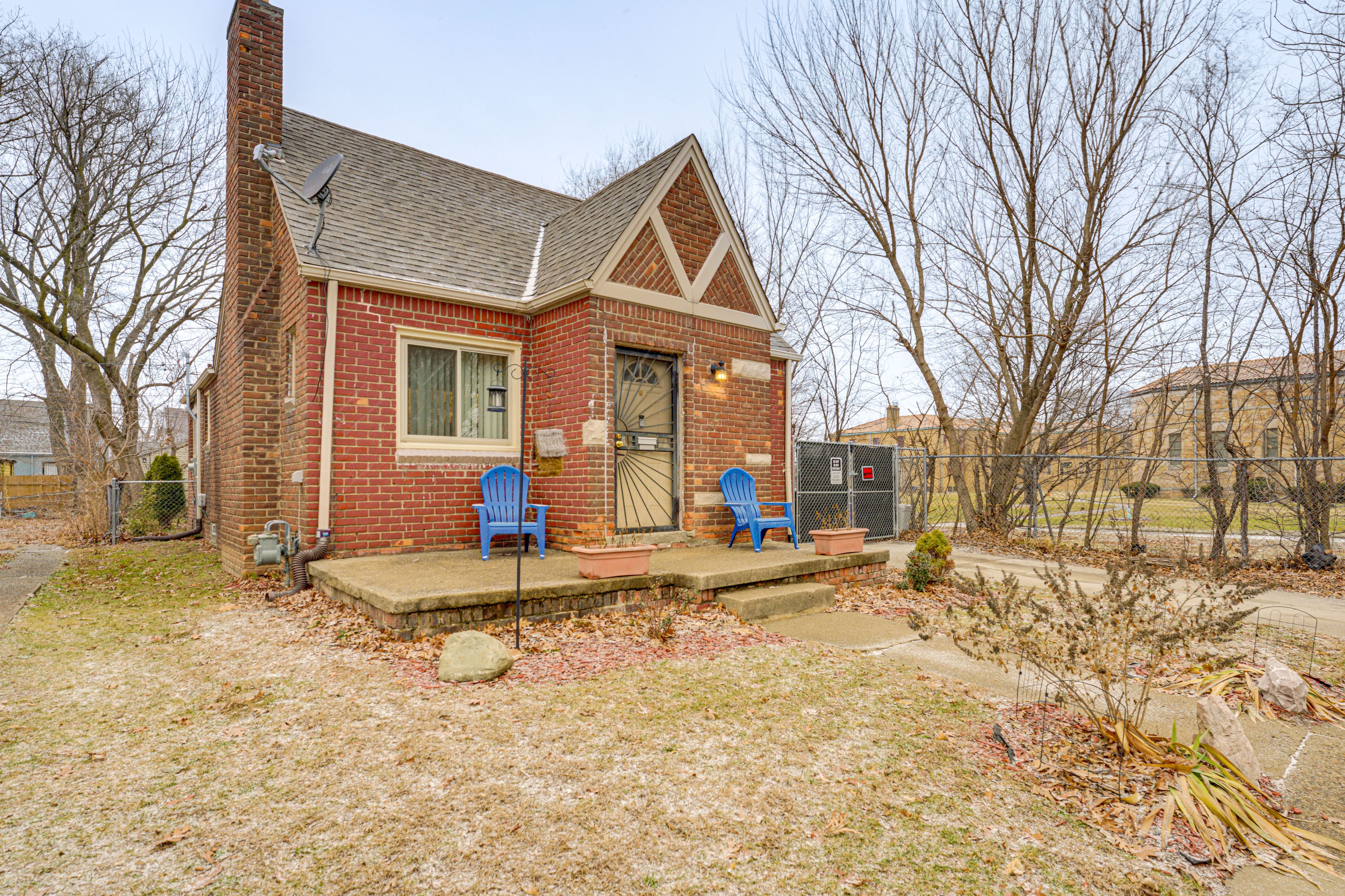 Exterior | Gated Driveway (3 Vehicles)