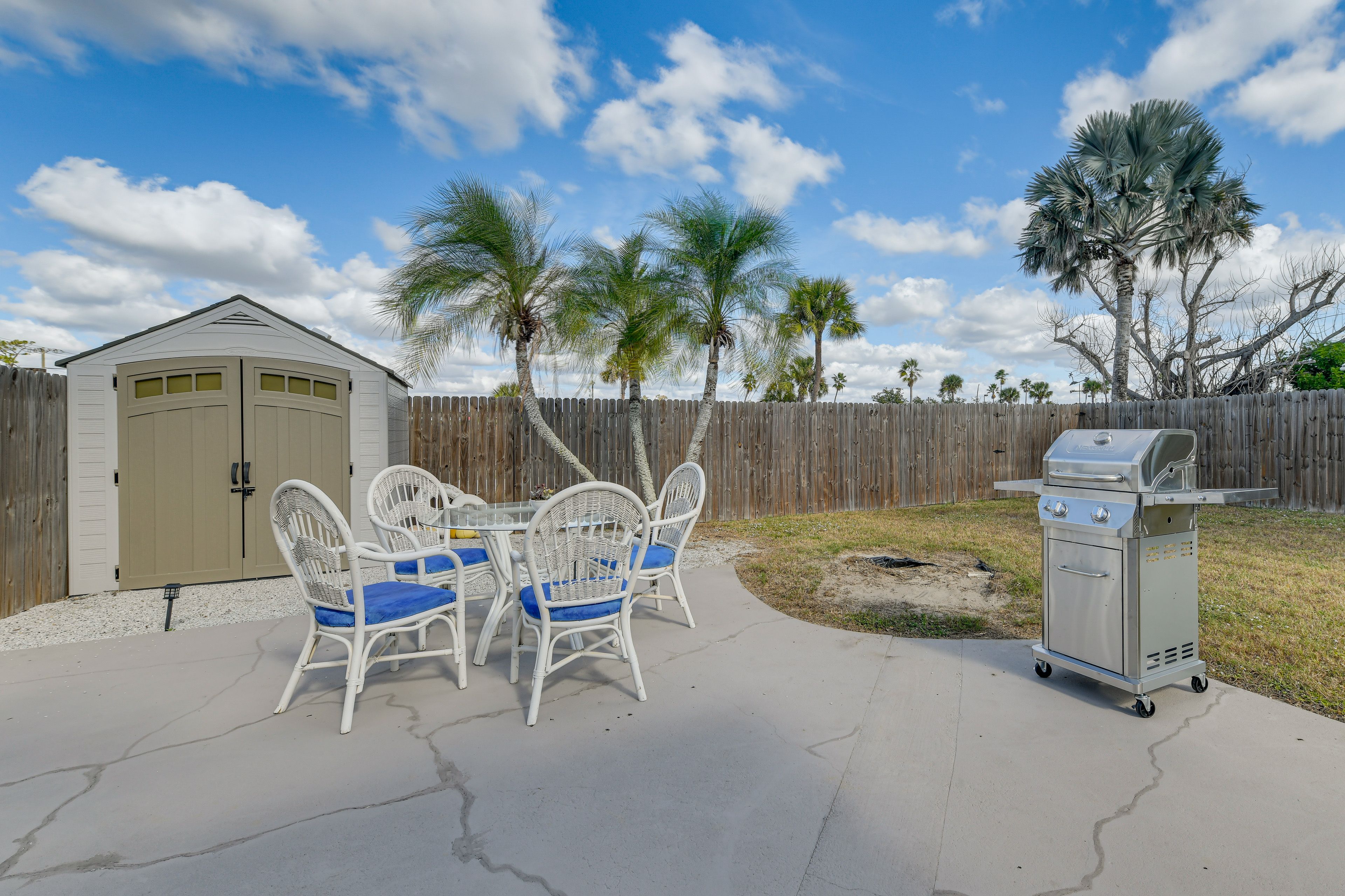 Private Patio | Outdoor Dining | Gas Grill