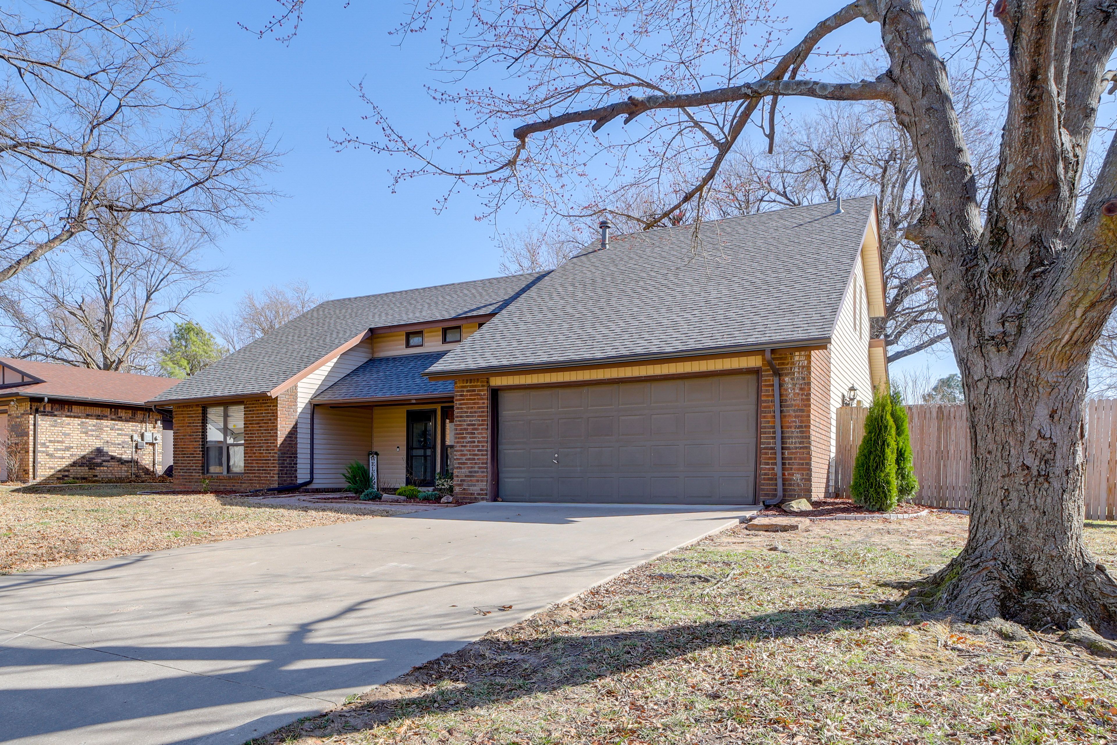 Parking | Garage (2 Vehicles) | Driveway (2 Vehicles)