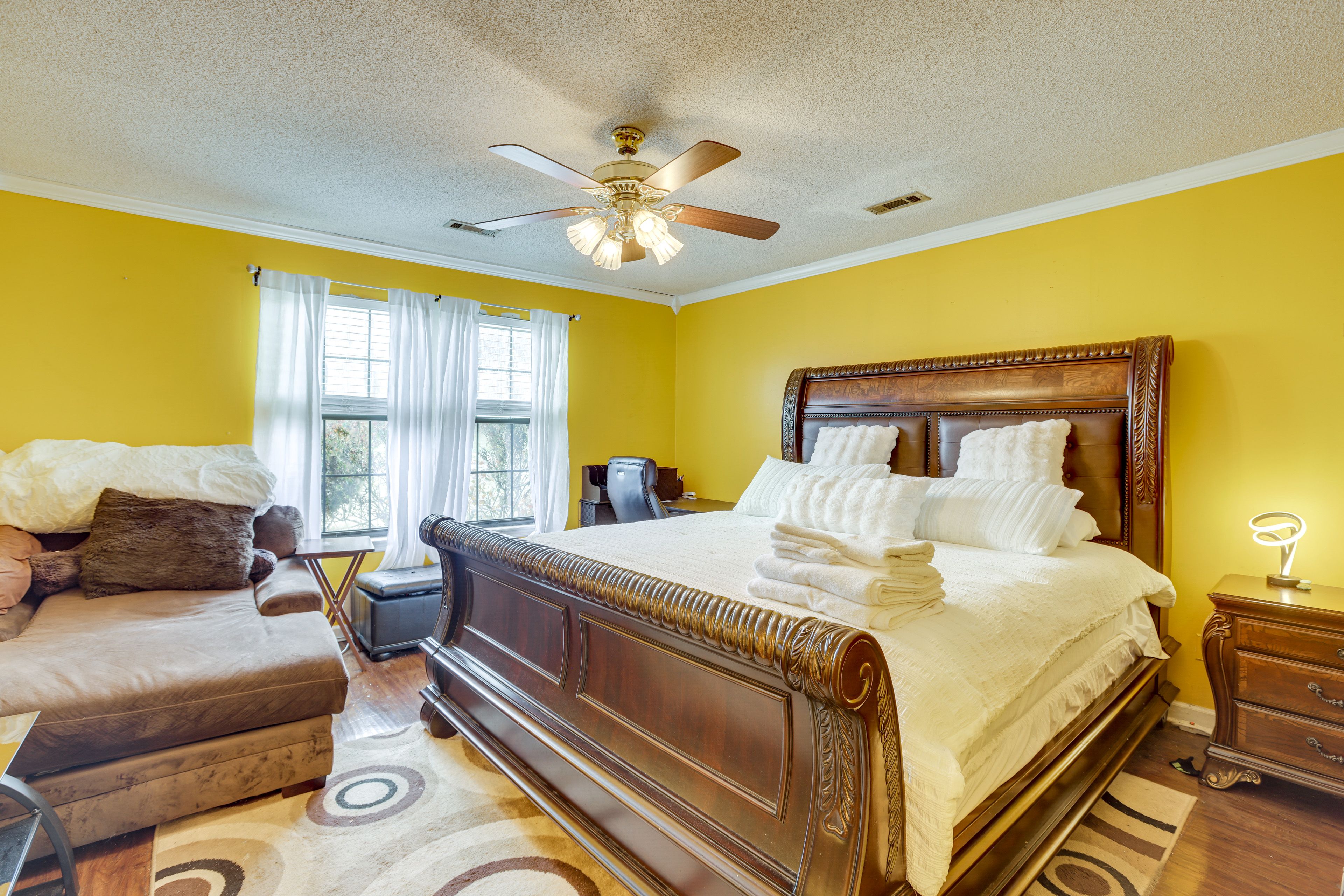 Bedroom 1 | King Bed | Linens