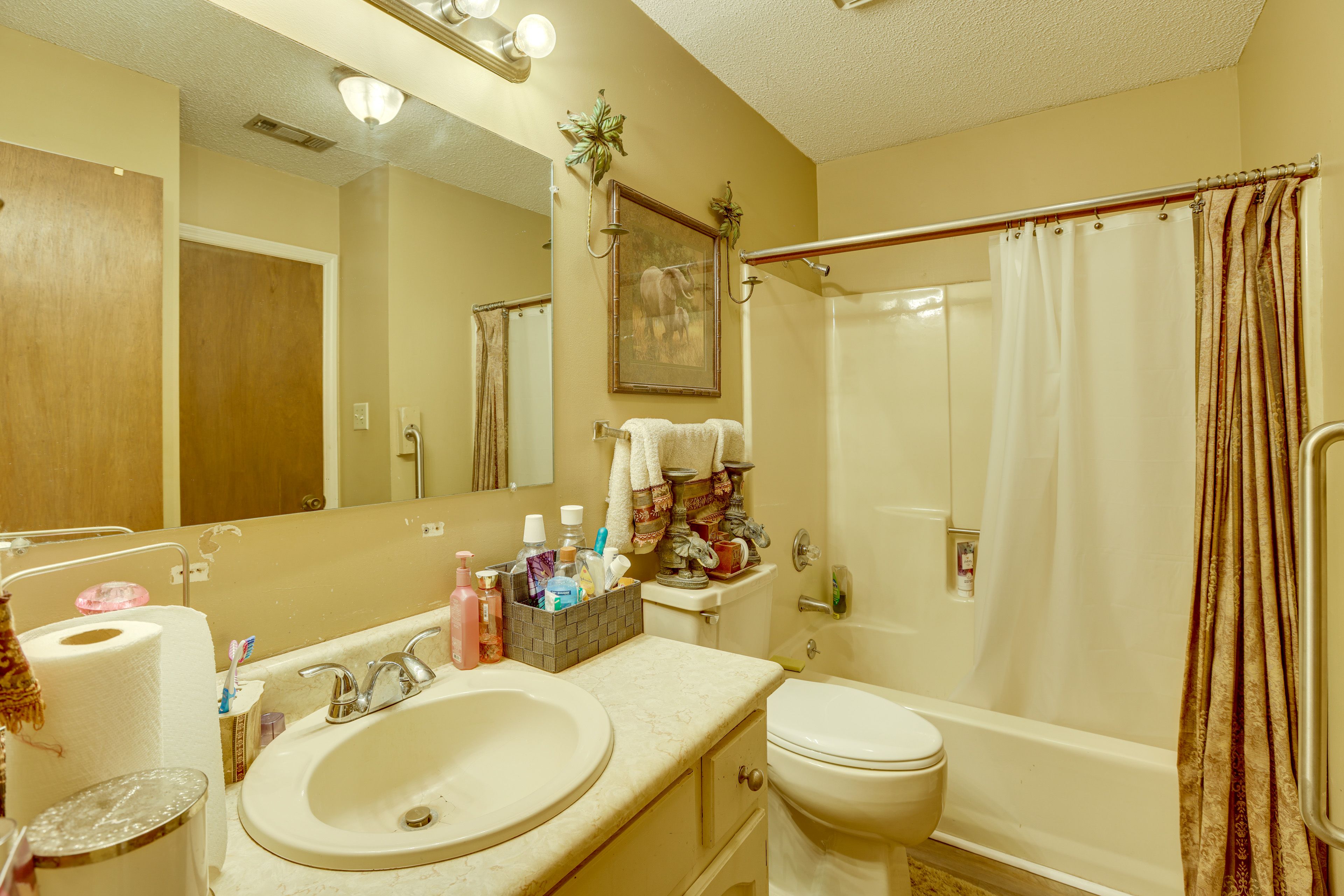 Full Bath | Towels | Hair Dryer