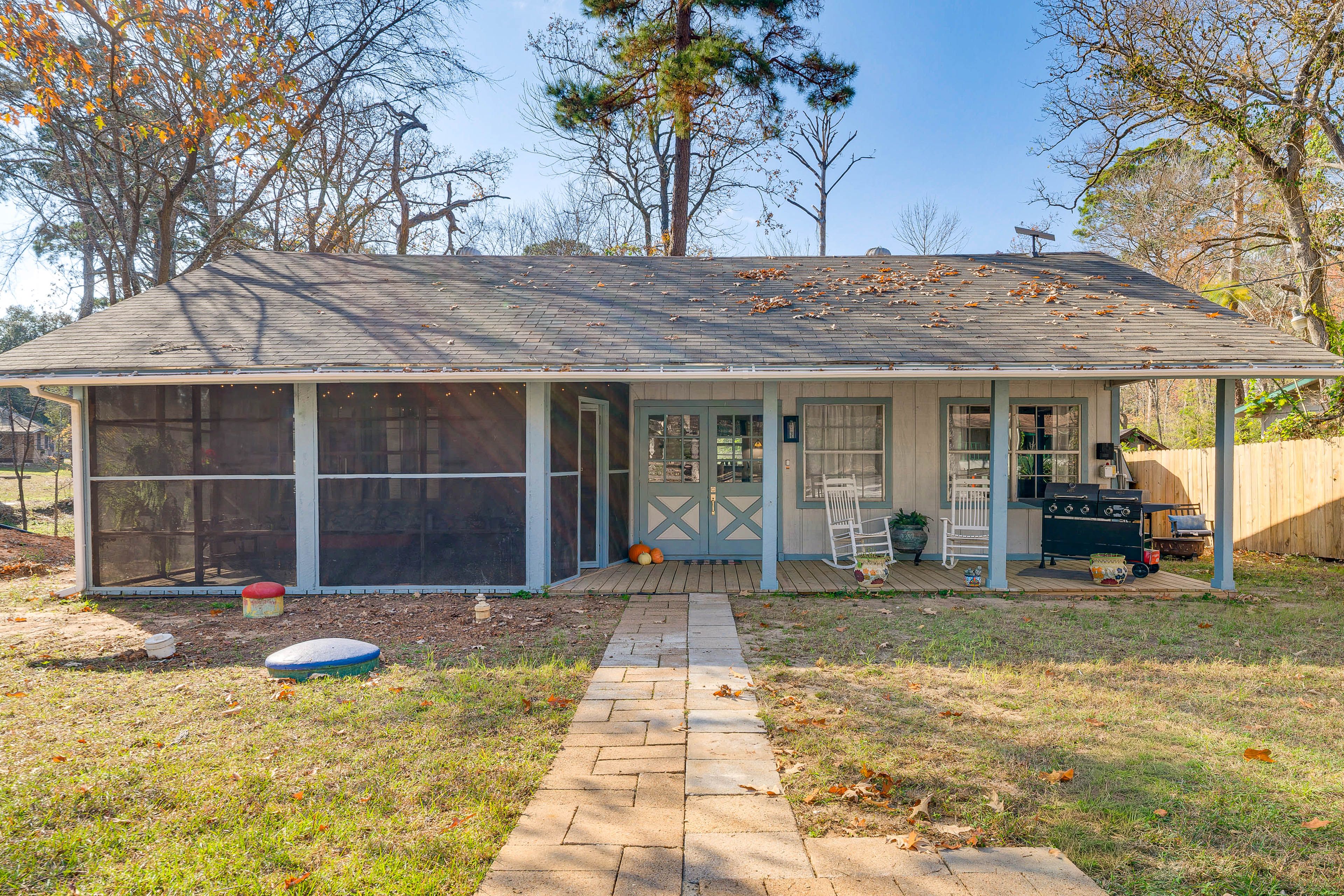 Livingston Vacation Rental | 1BR | 1BA | 840 Sq Ft | Step-Free Access