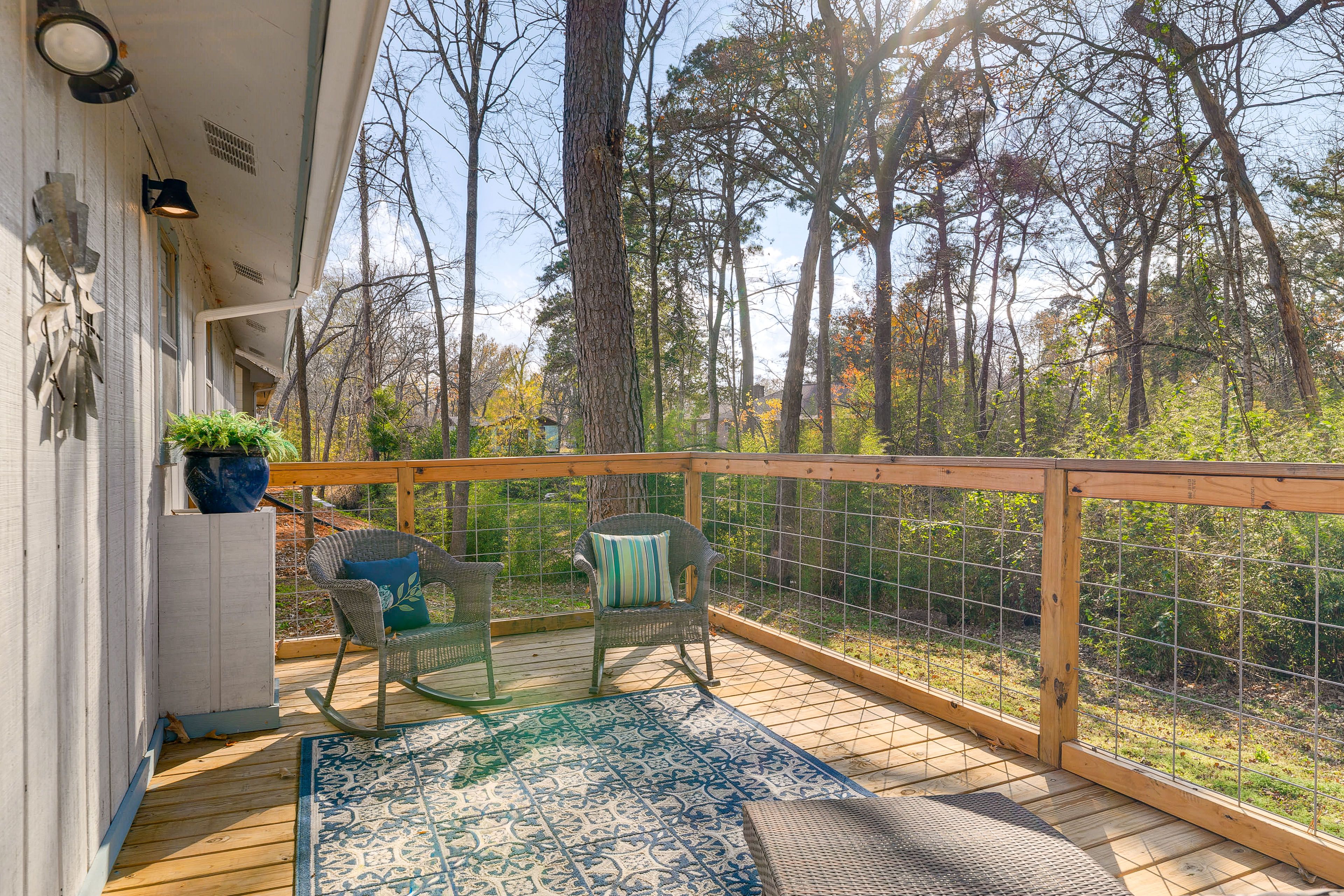 Rear Deck | 11 Mi to Downtown Livingston