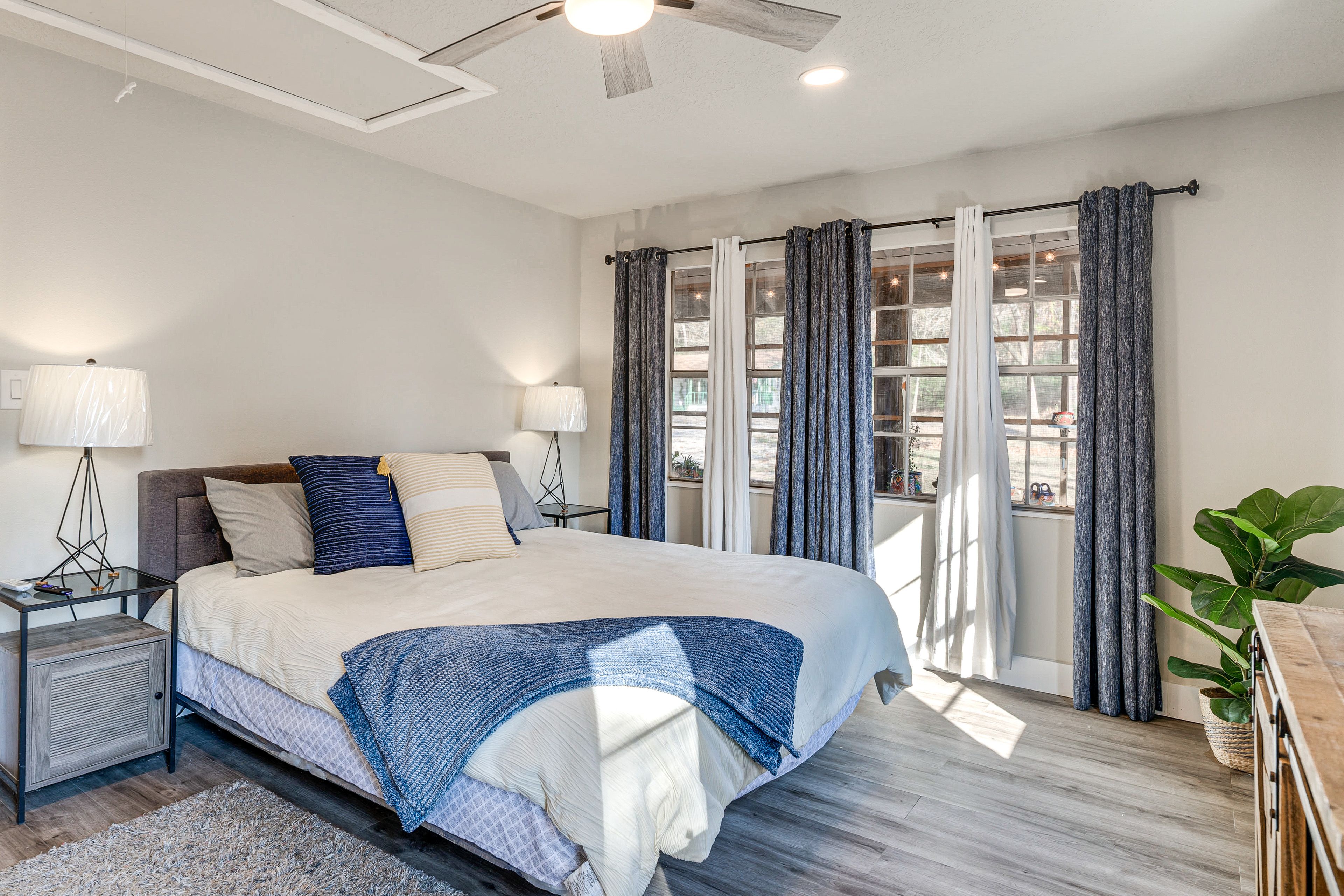 Bedroom | King Bed | Smart TV | Linens Provided