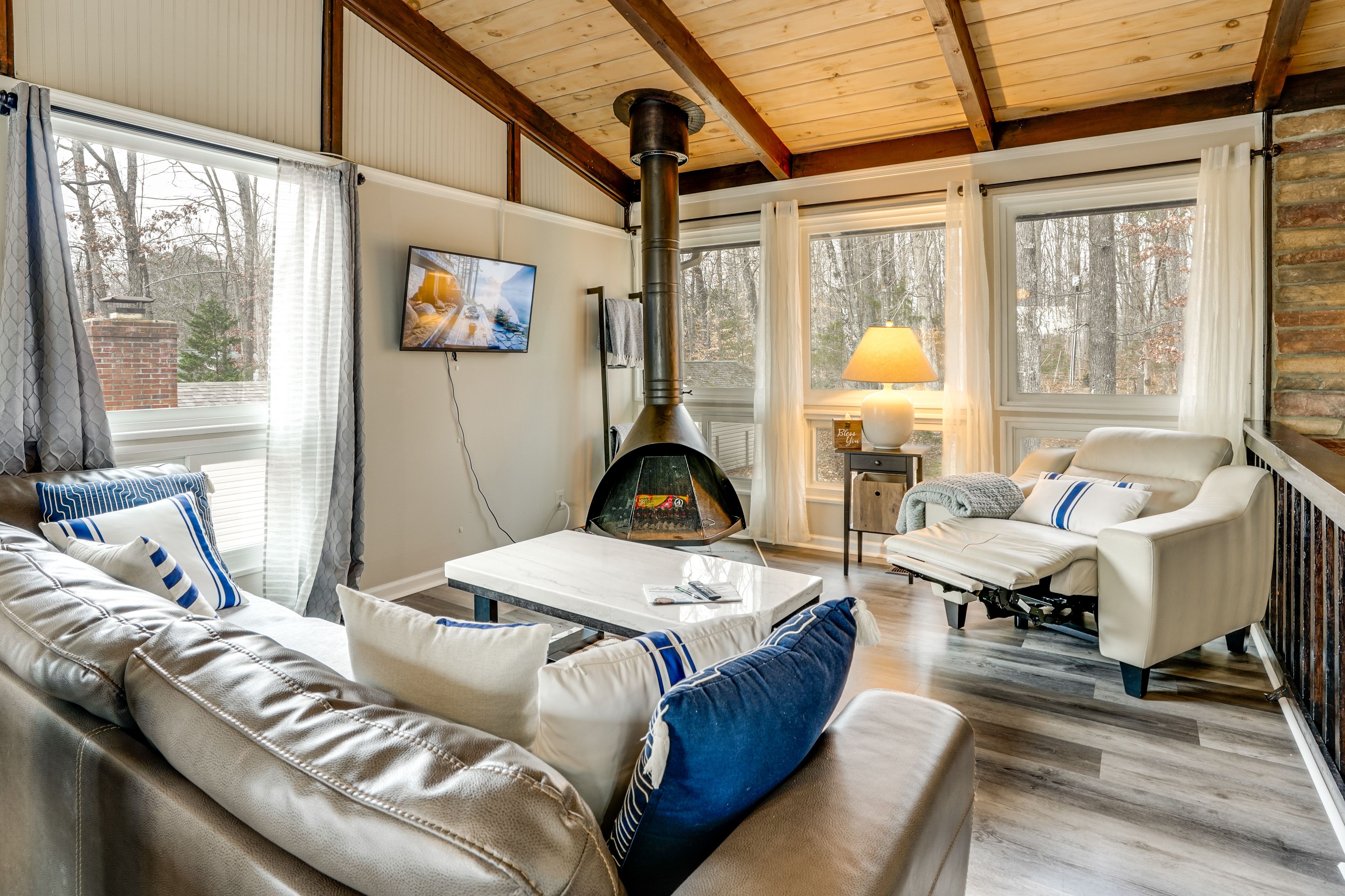 Living Room | Sleeper Sofa | Flat-Screen TV | Fireplace | 2nd Floor