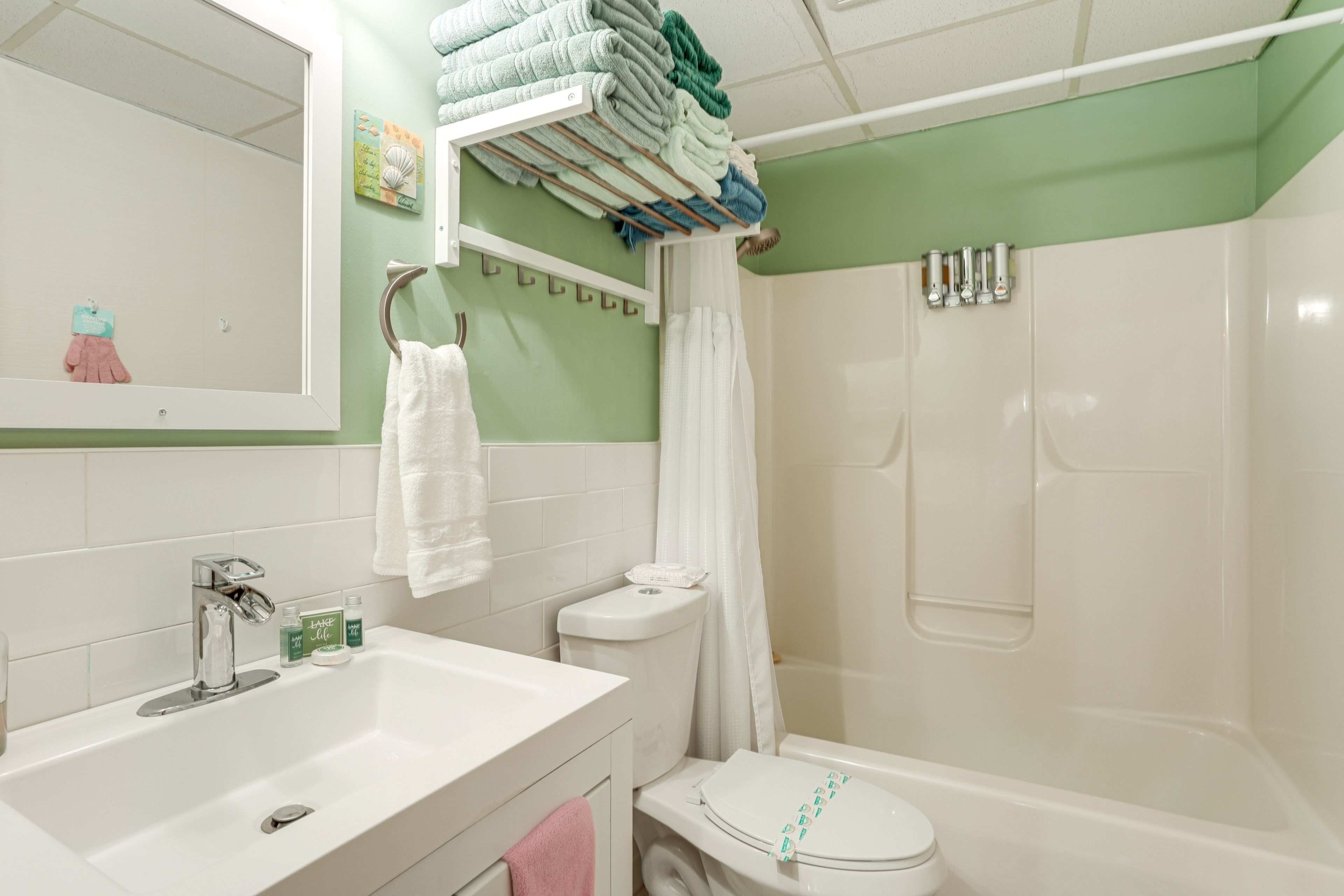 Full Bathroom | 1st Floor