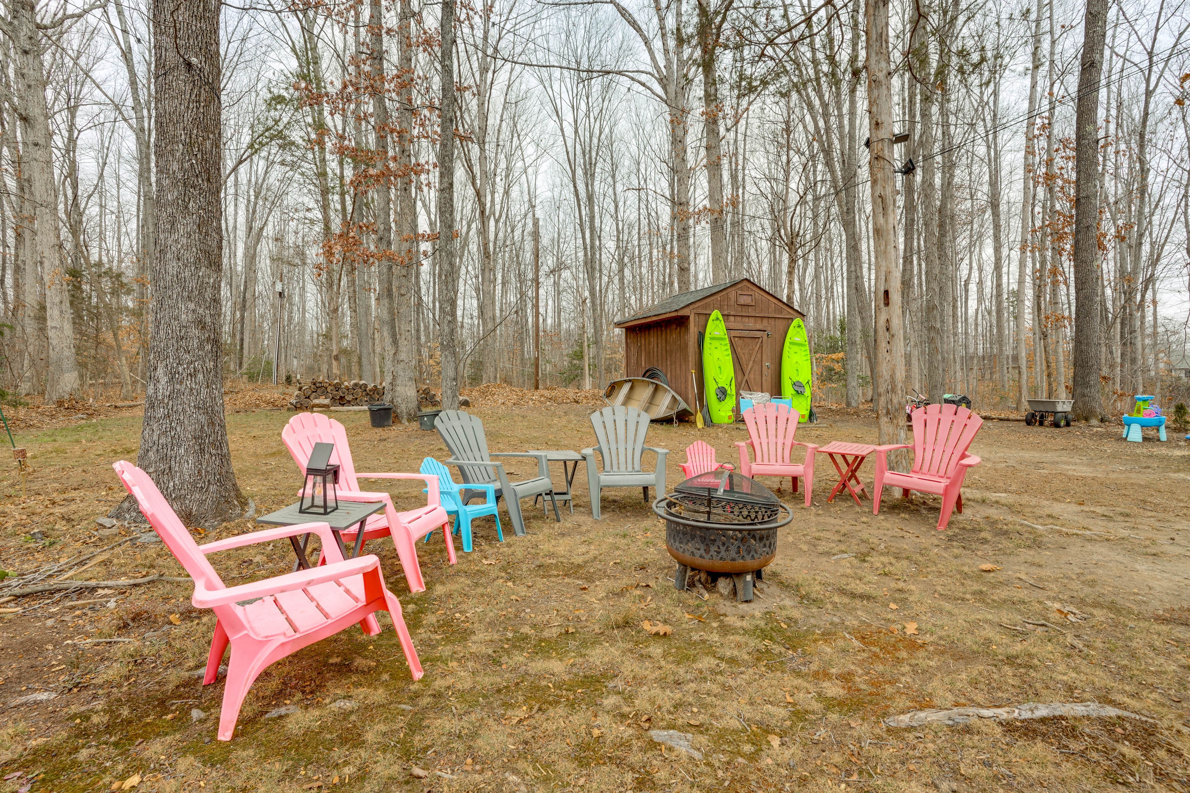 Backyard | Grills | Picnic Tables | Kayaks | Rowboat