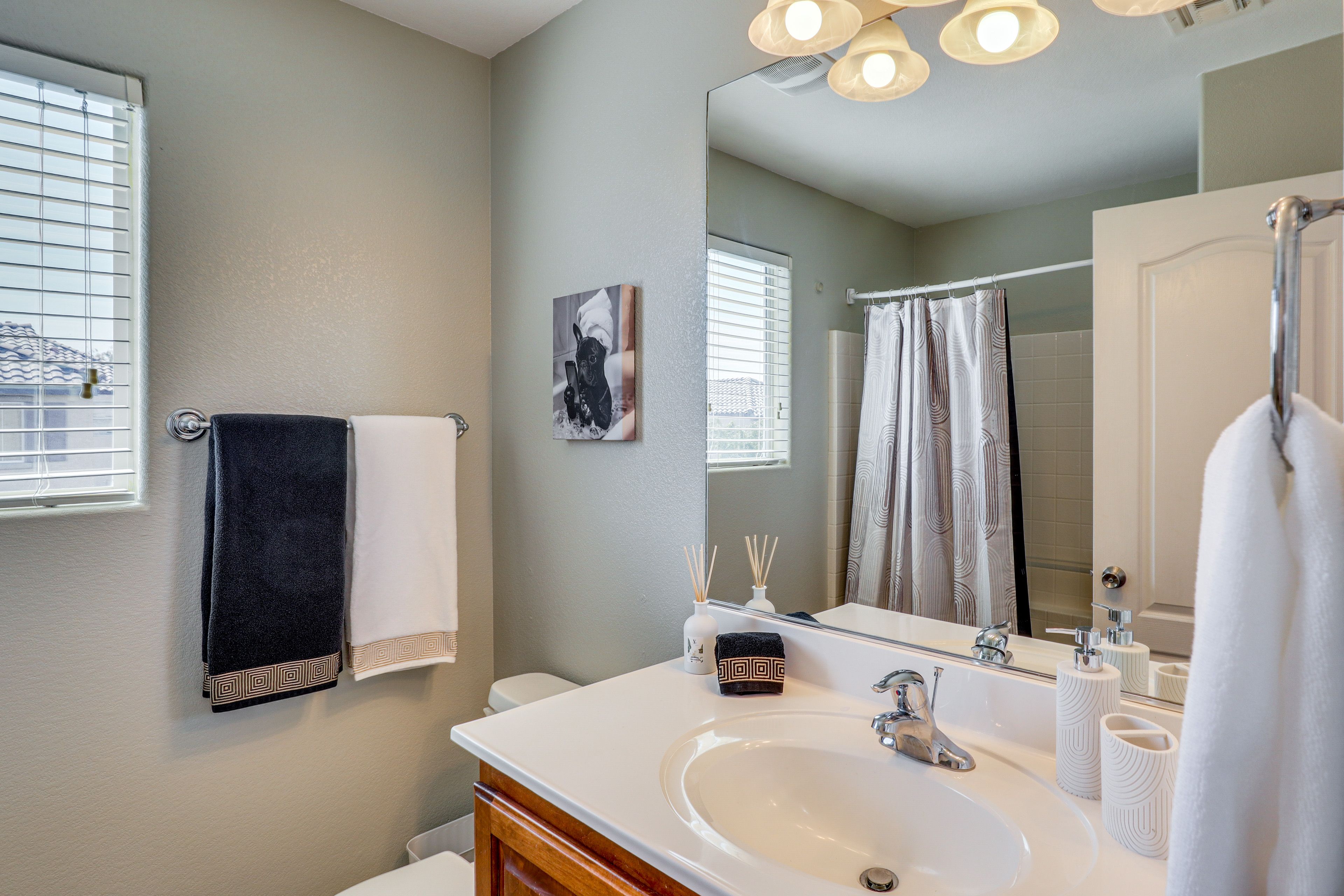 Bathroom | 2nd Floor