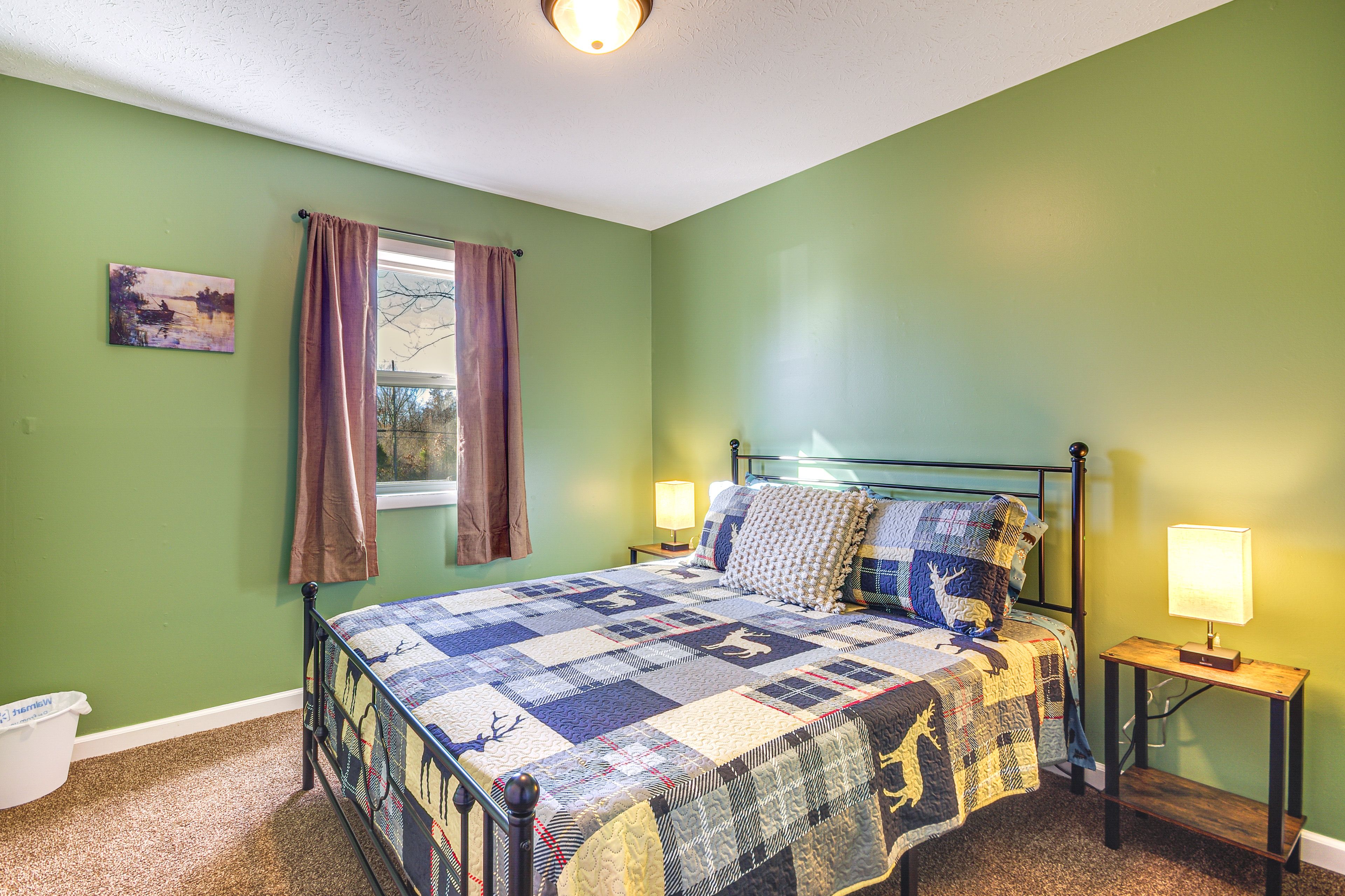 Bedroom 3 | Queen Bed