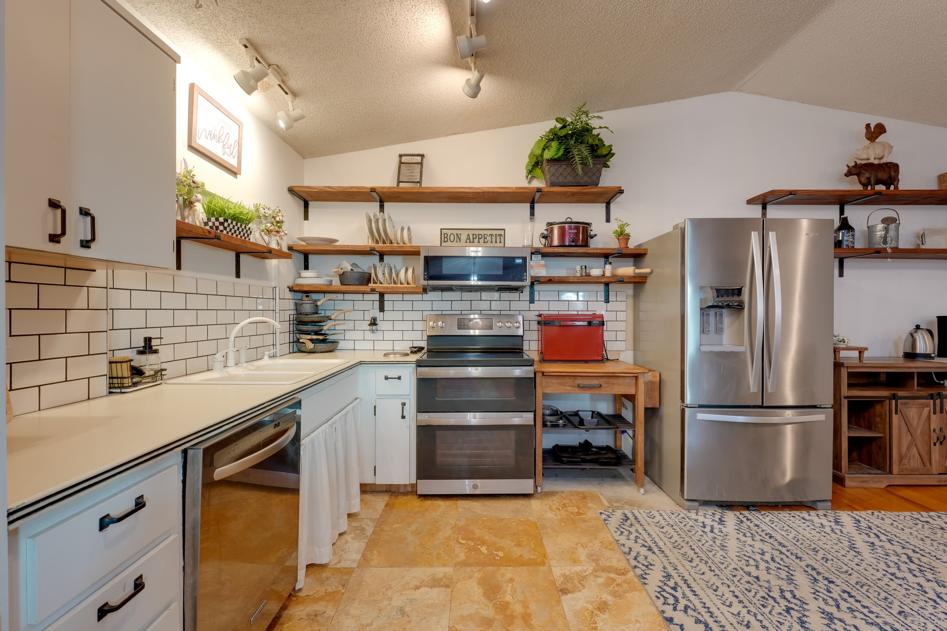 Kitchen | Single-Story Apartment | Free WiFi