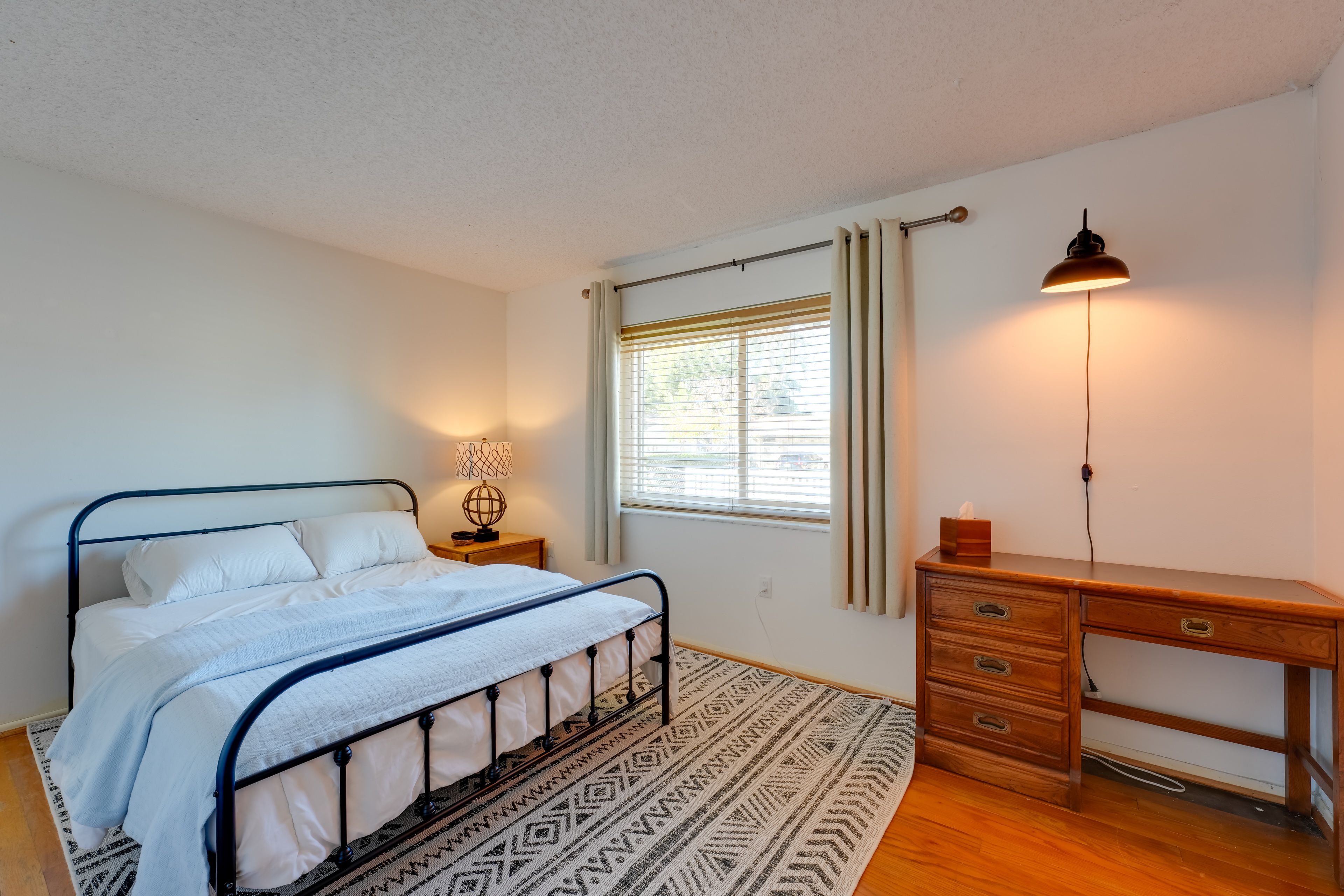 Bedroom 2 | Queen Bed | Smart TV