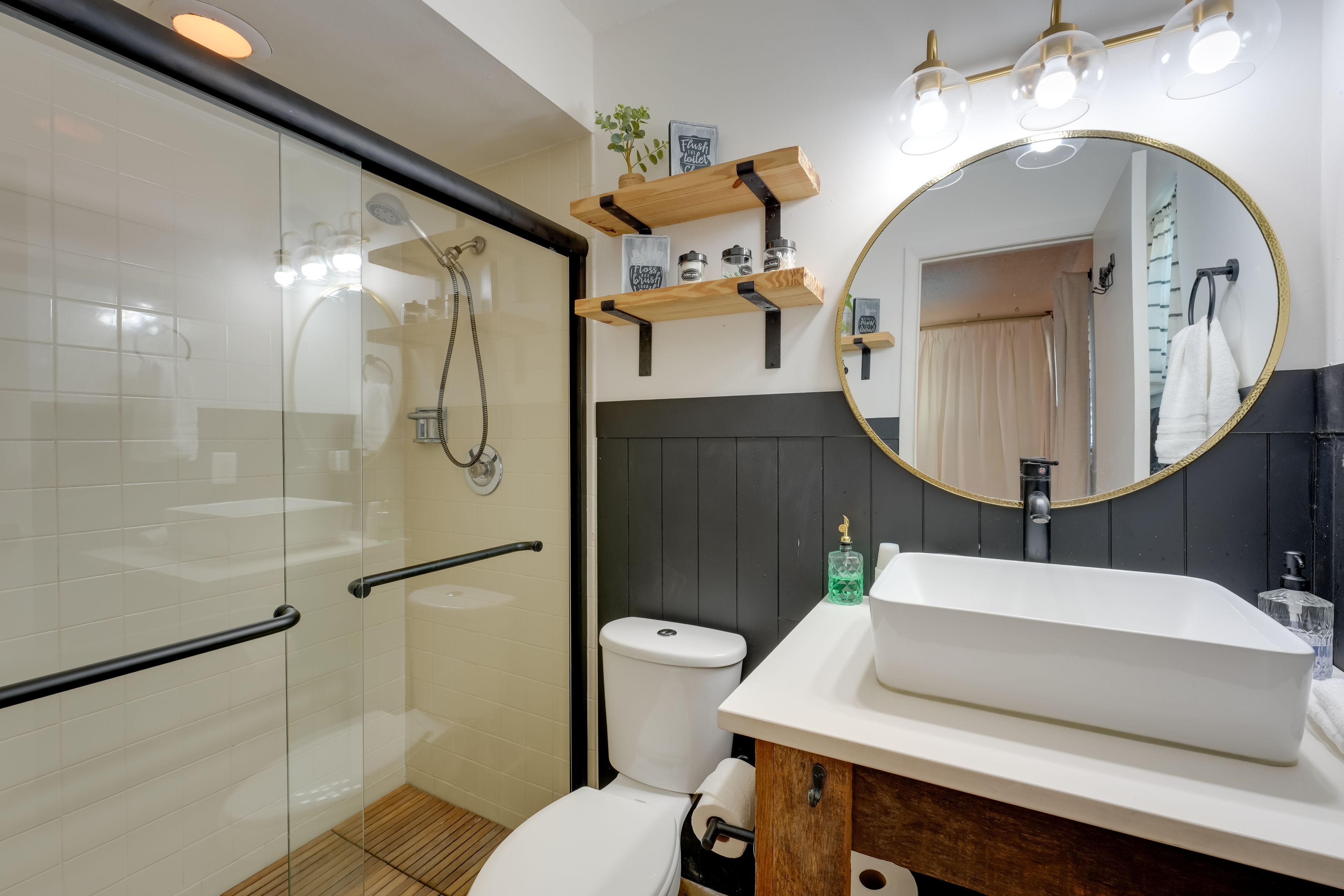En-Suite Bathroom | Towels Provided