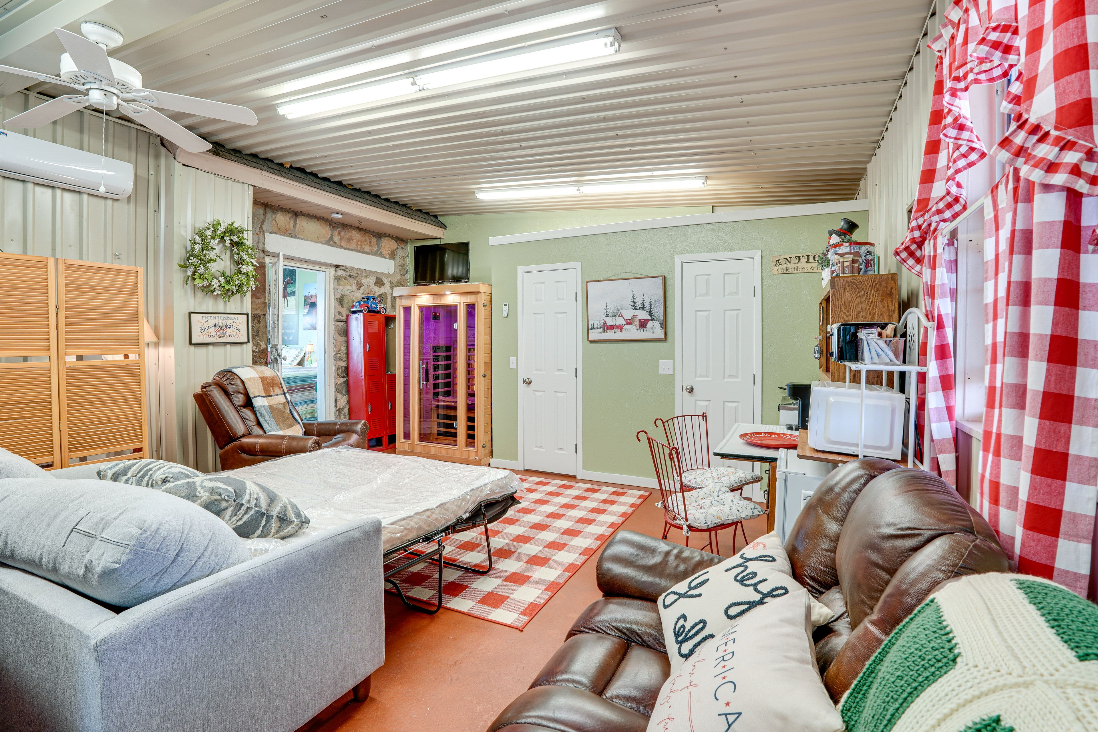 Living Room | Queen Sleeper Sofa