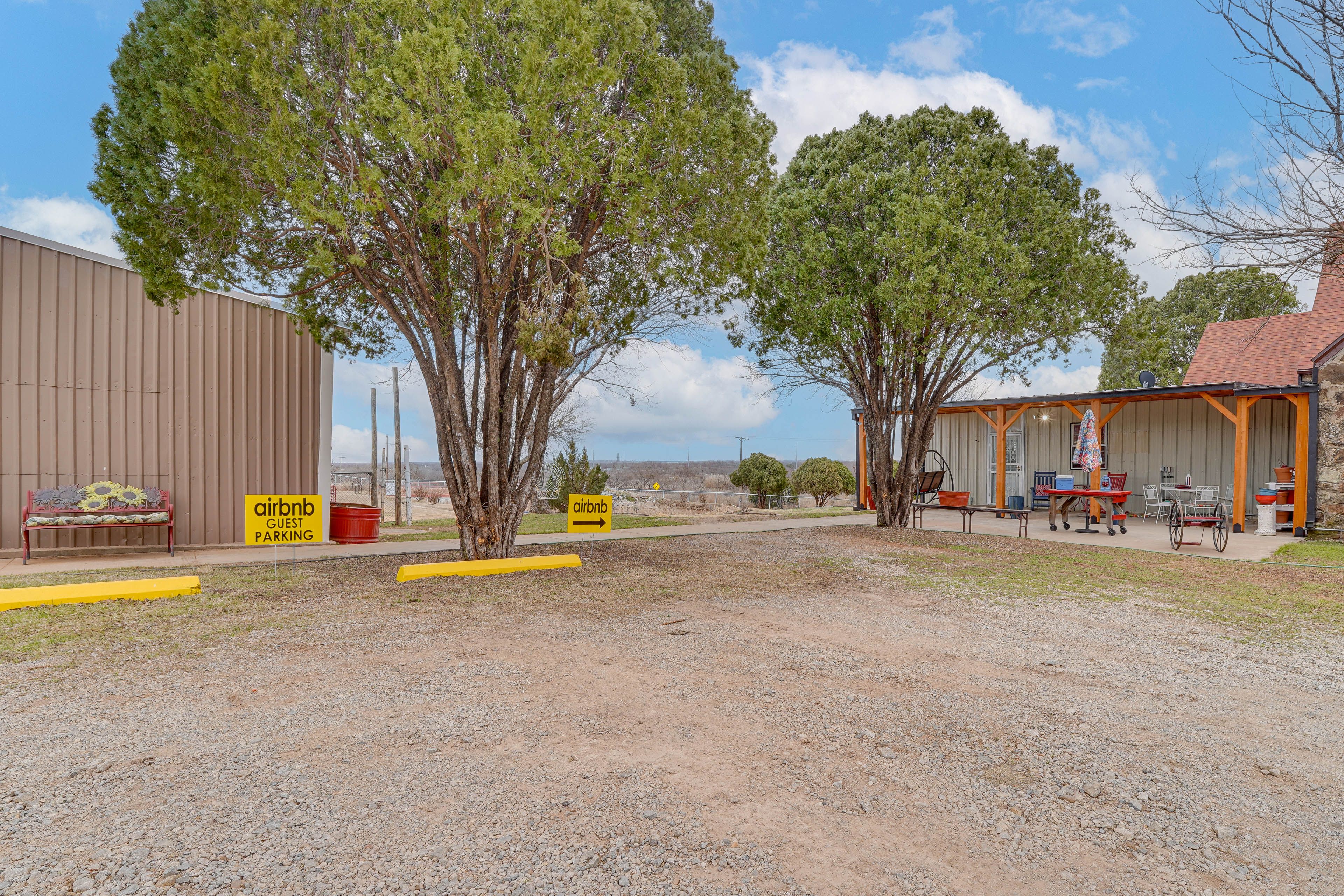 Parking | Driveway (3-4 Vehicles) | Trailer Parking Available