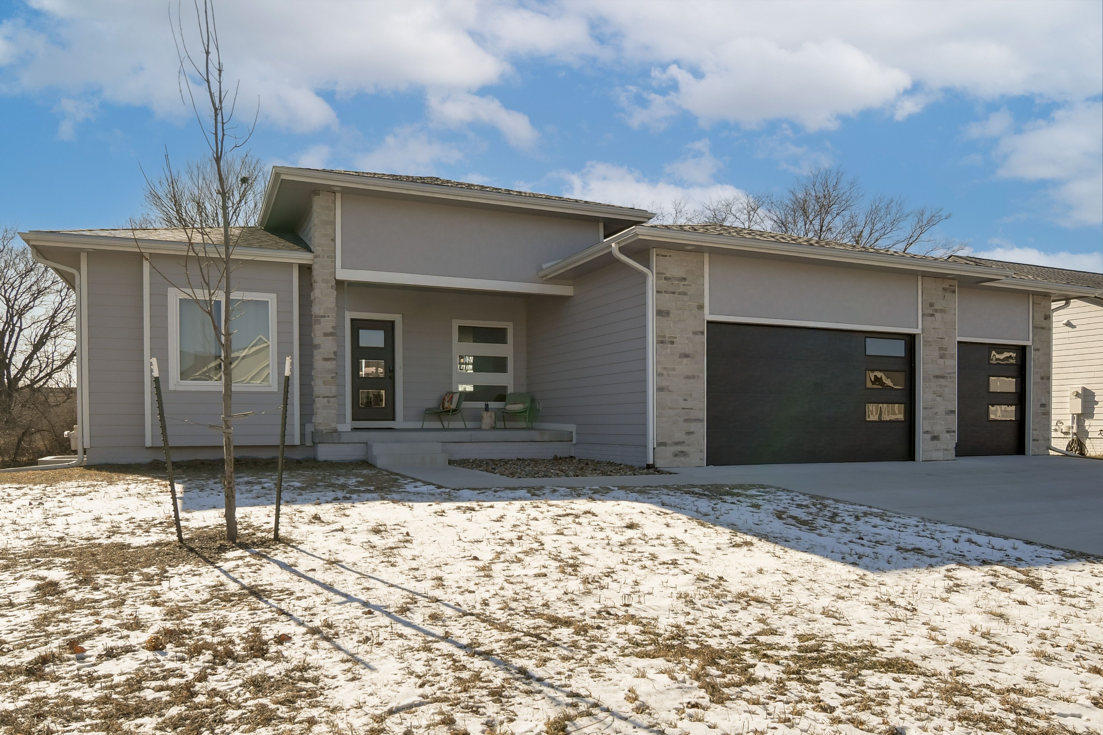 Garage Parking | 3 Vehicles | Driveway Parking | 4 Vehicles | Street Parking