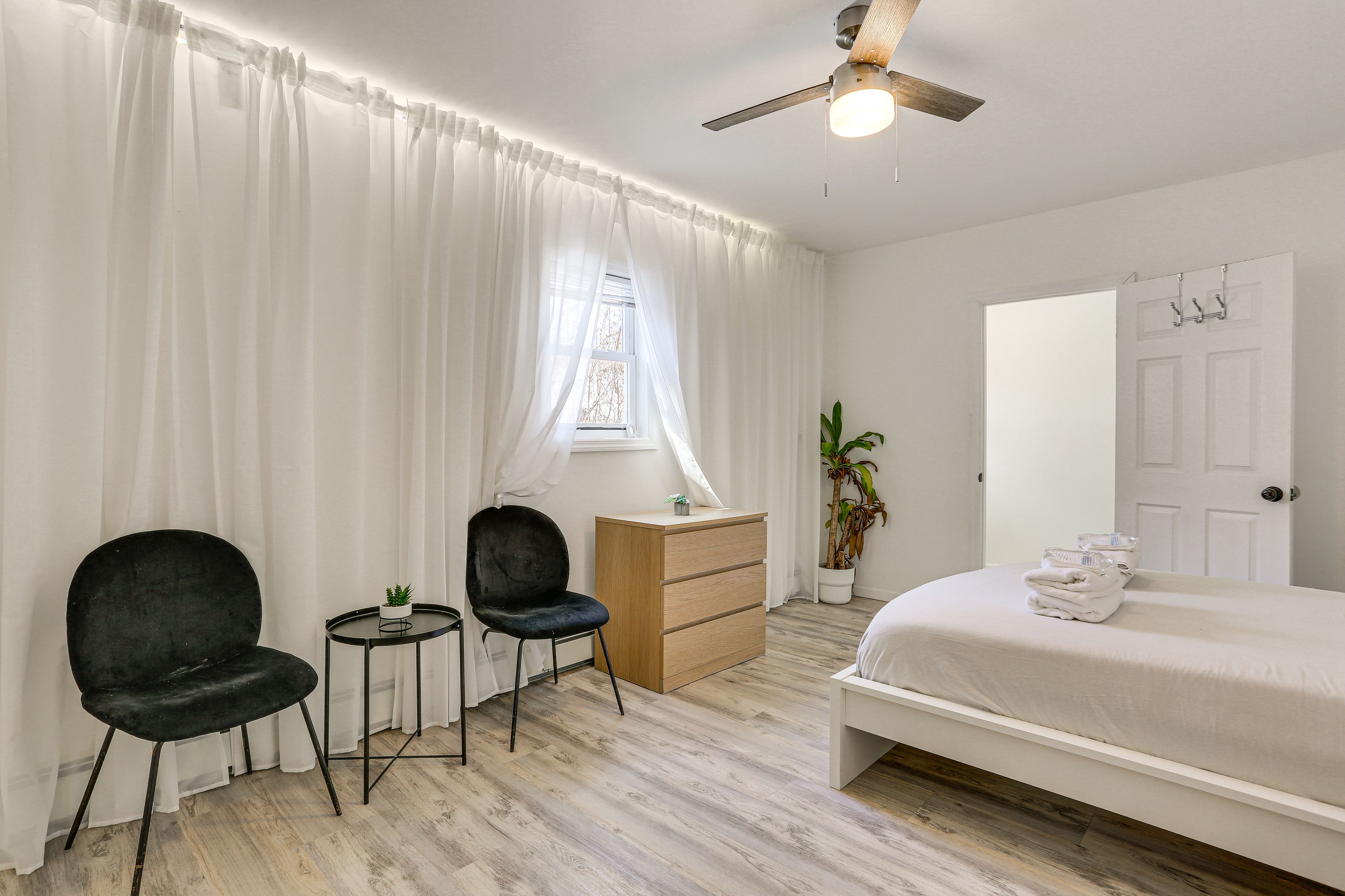 Bedroom 2 | 1st Floor | Queen Bed