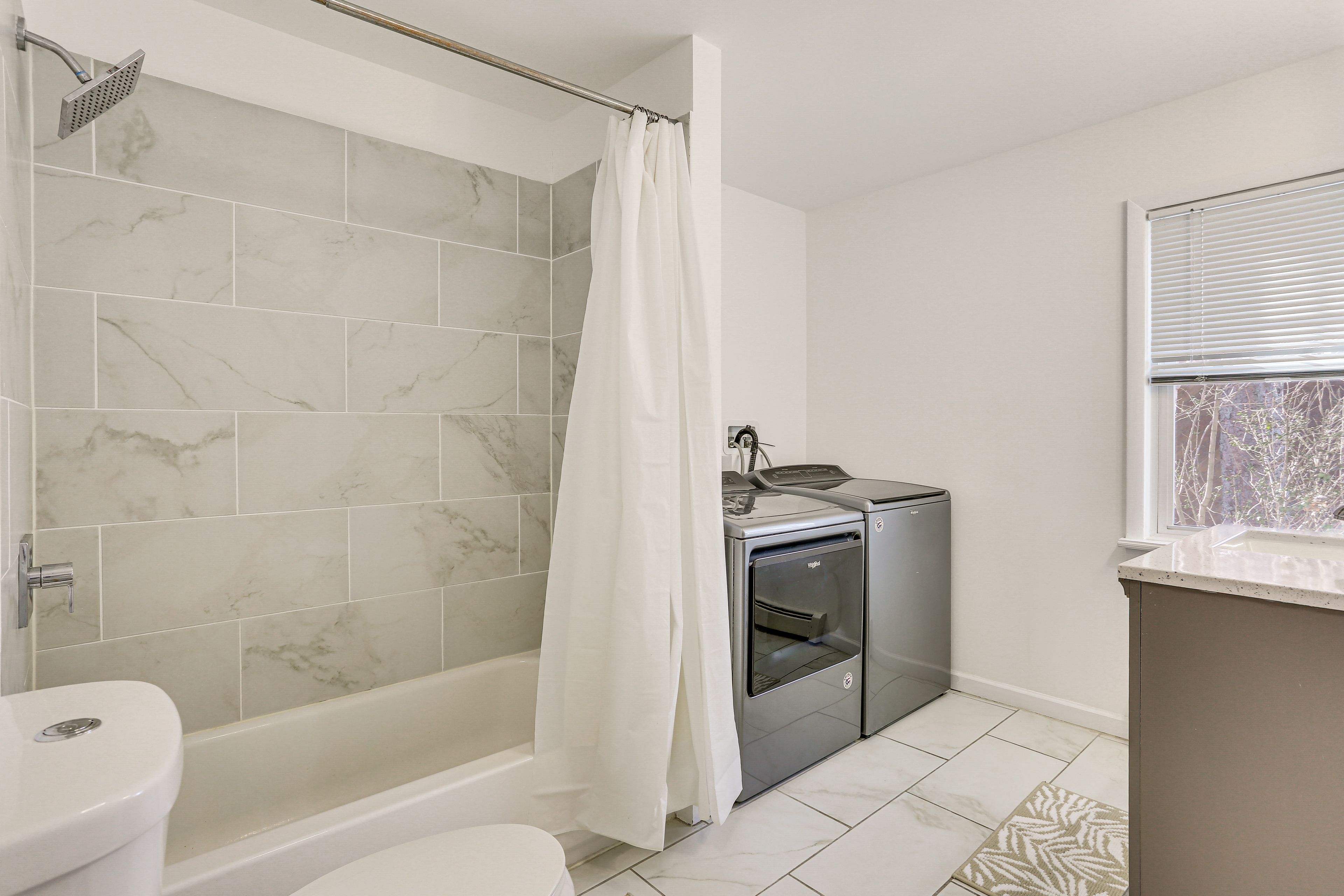 Full Bathroom | 1st Floor