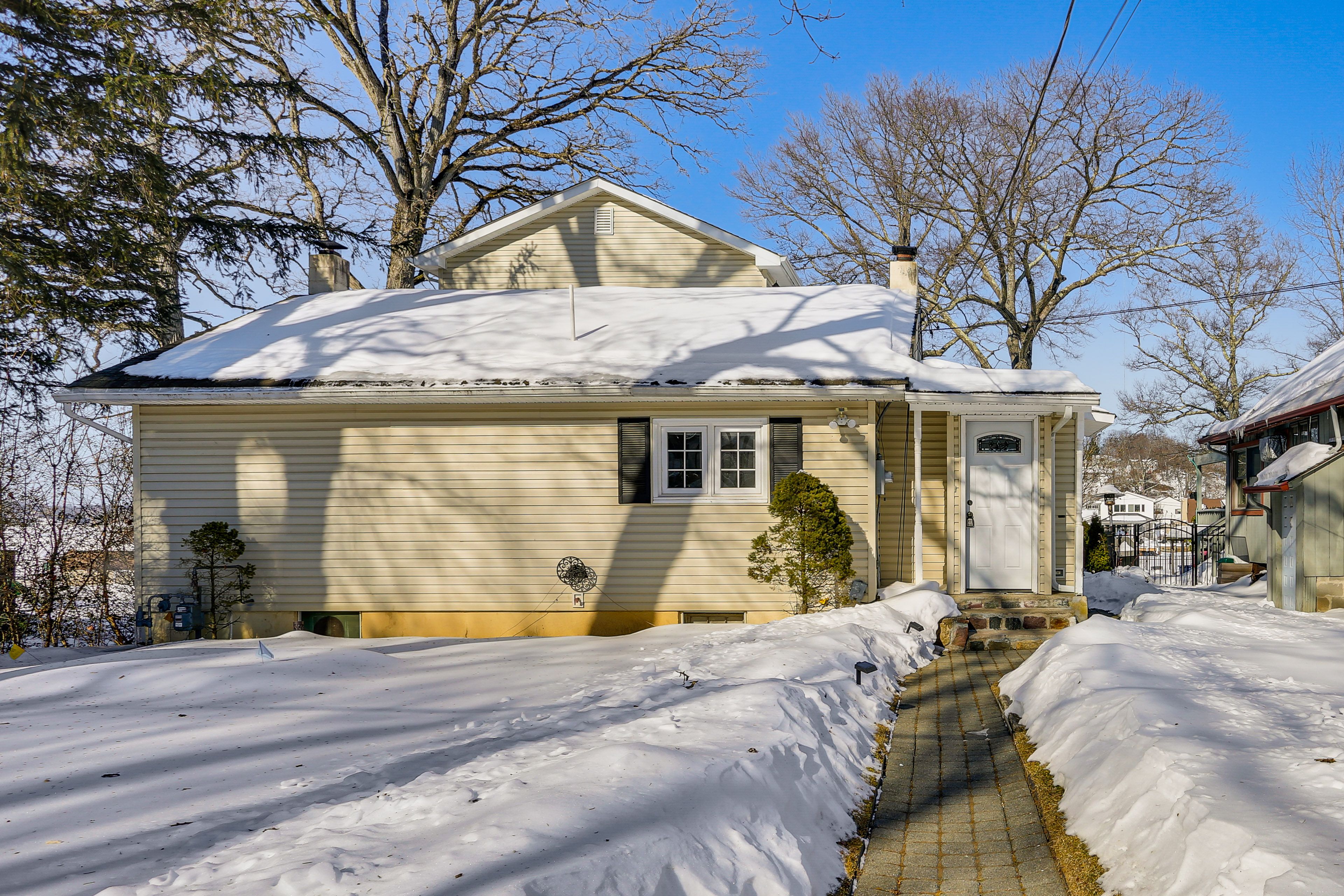 Parking | Driveway (4 Vehicles)