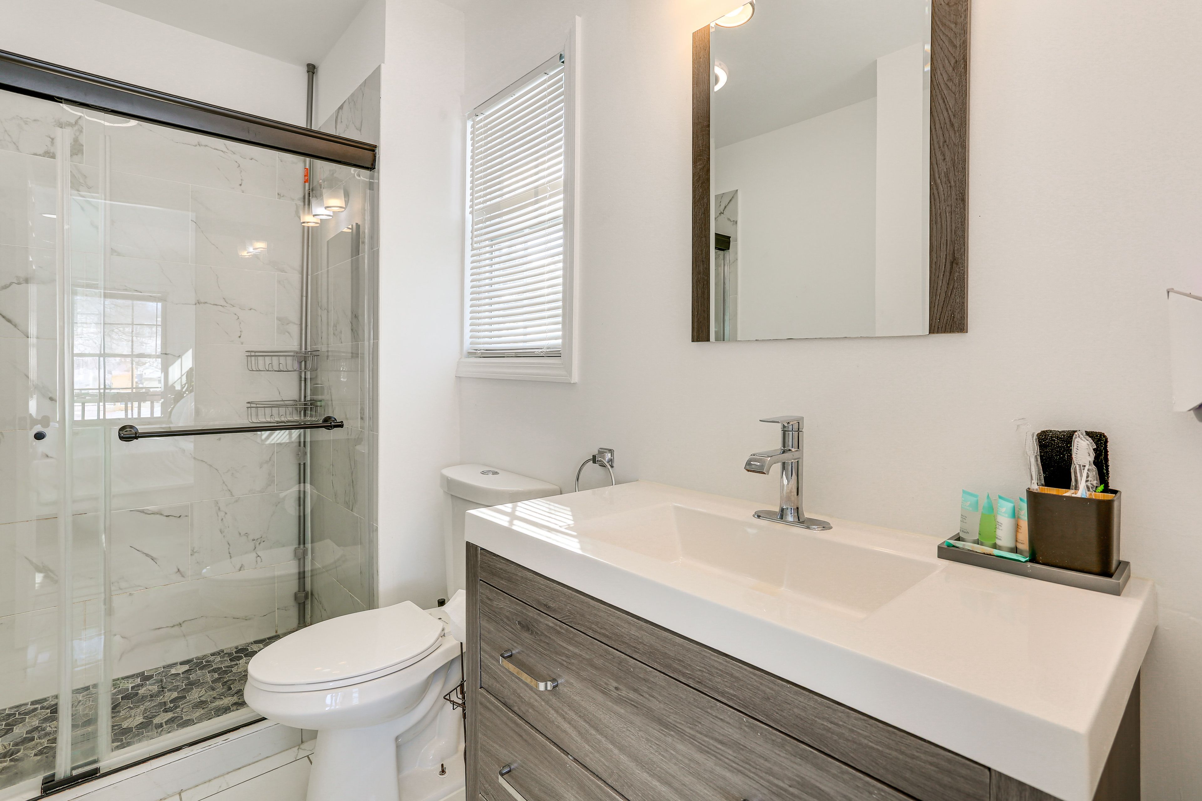 Full Bathroom | 2nd Floor