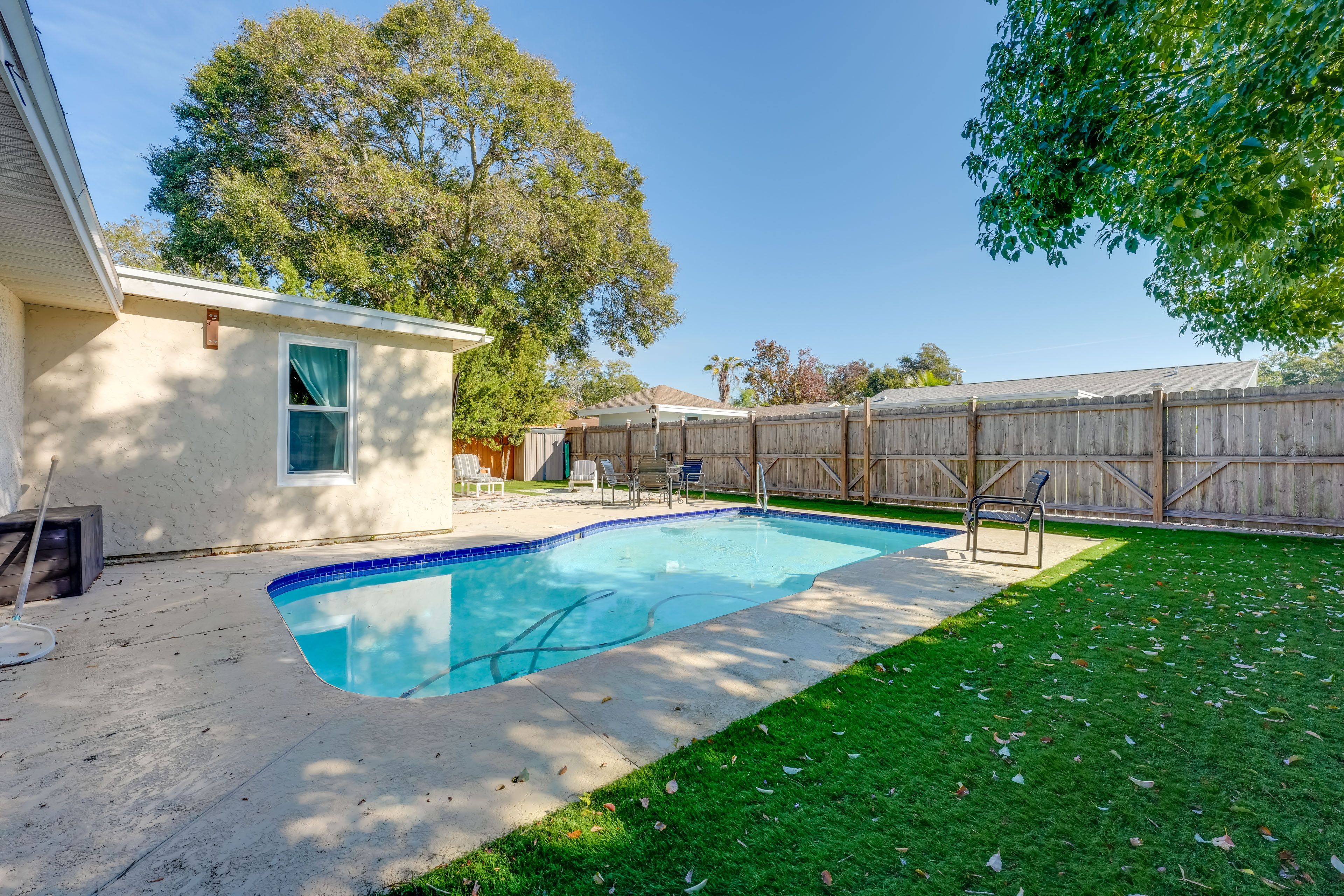 Palm Harbor Vacation Rental | Studio | 1BA | 350 Sq Ft | 1 Step Required