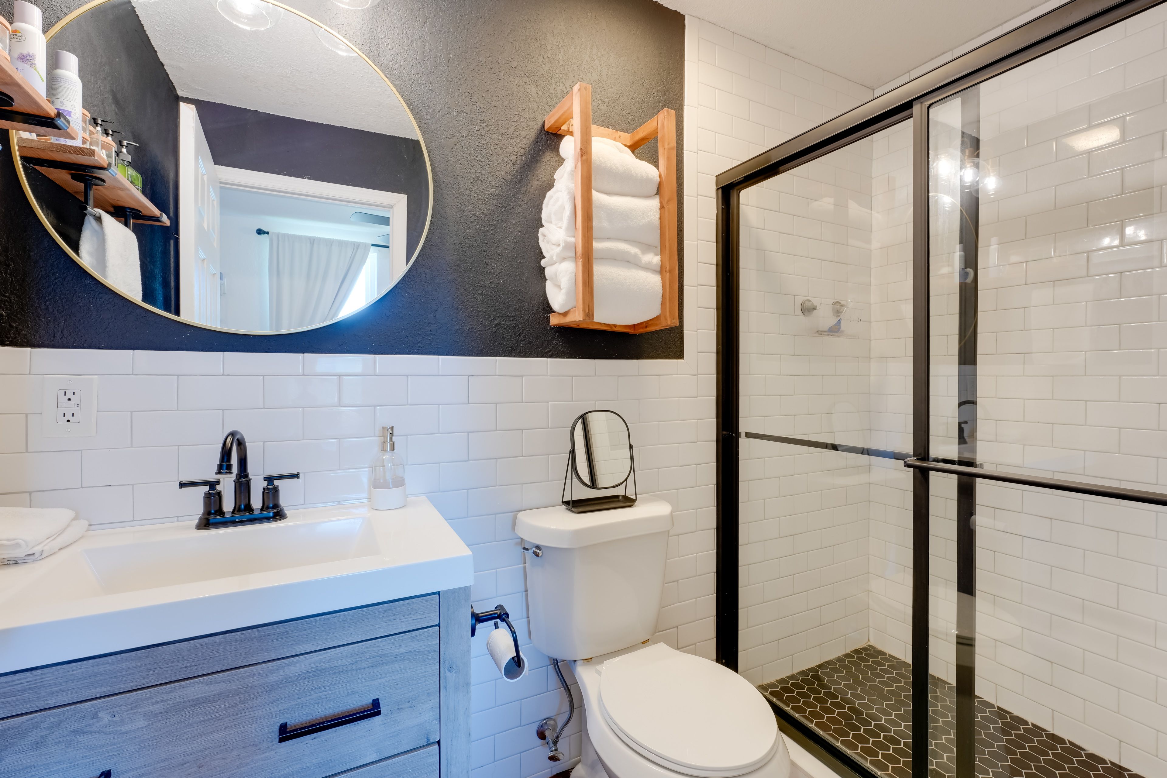 Bathroom | Towels Provided | Complimentary Toiletries | Hair Dryer