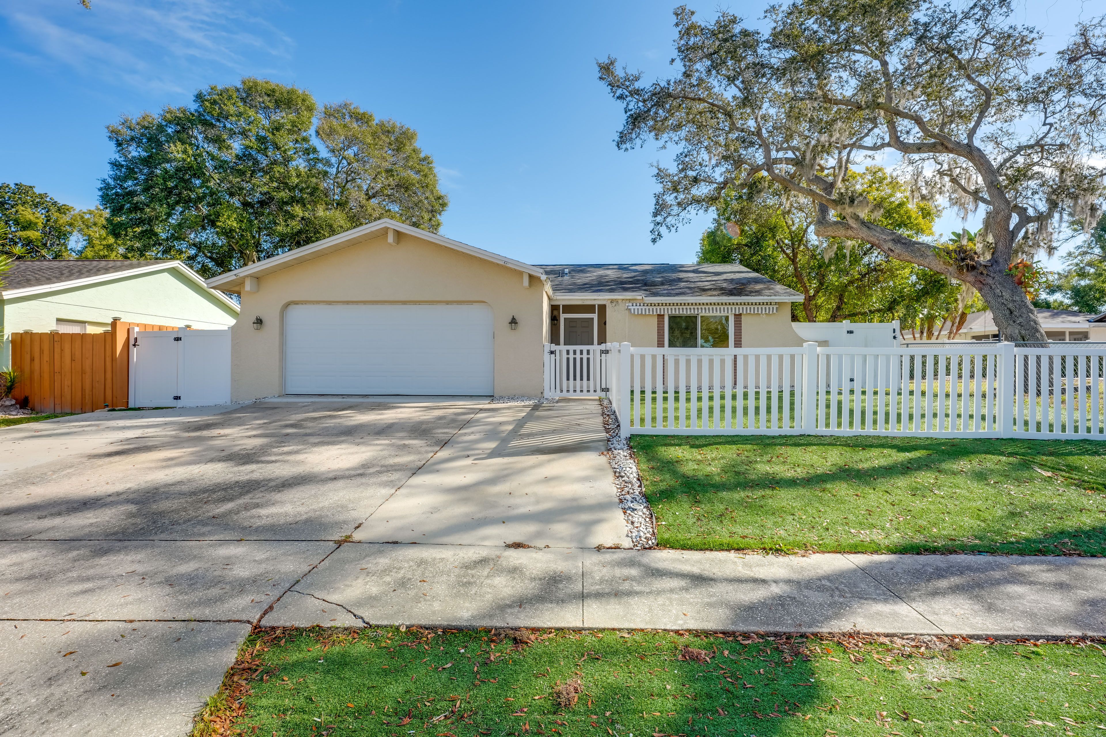 Parking | Driveway (1 Vehicle) | Free Street Parking