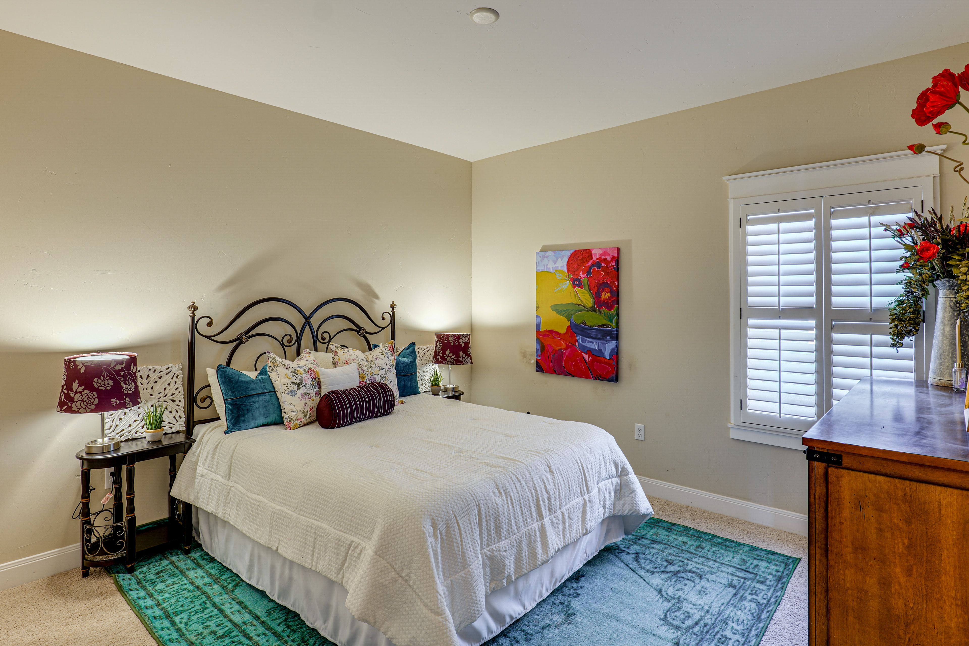 Bedroom 1 | Queen Bed