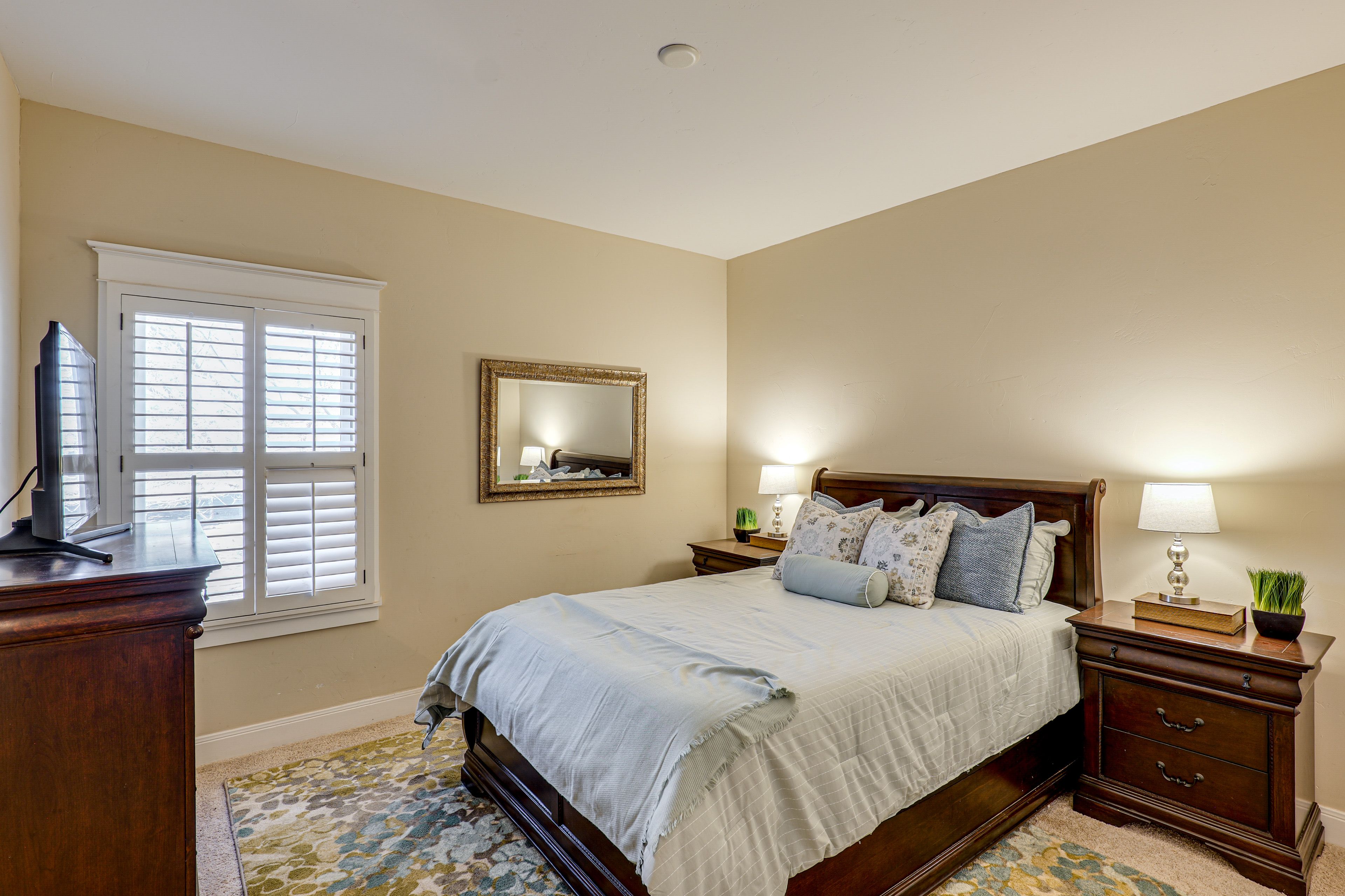 Bedroom 2 | Queen Bed