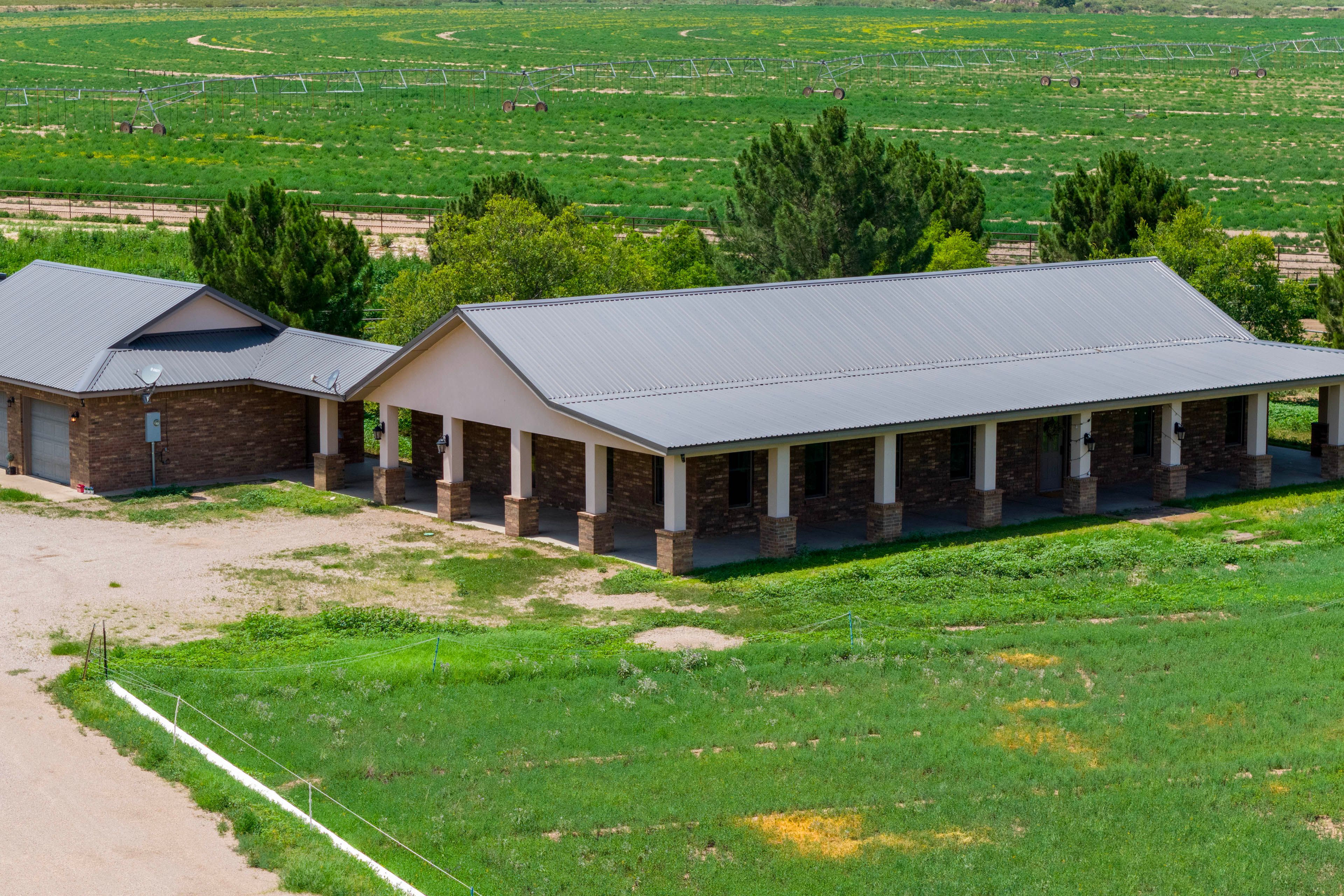 Parking | Driveway (2 Vehicles)