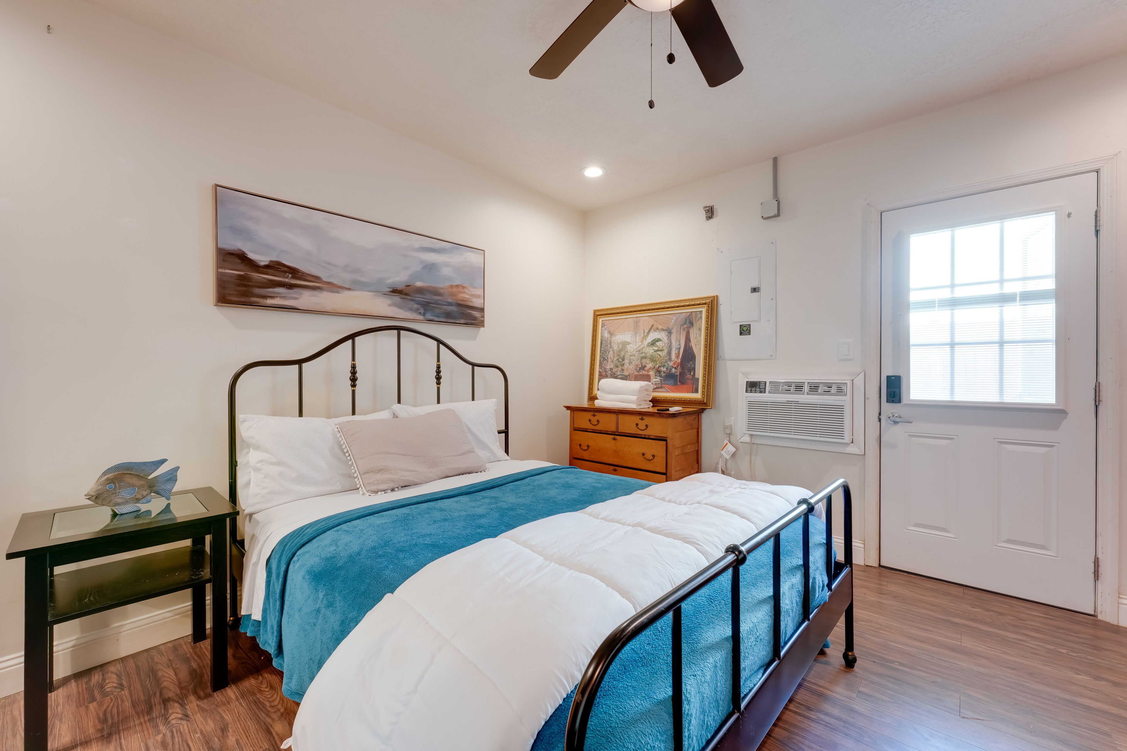 Studio | Queen Bed | Smart TV | Linens Provided